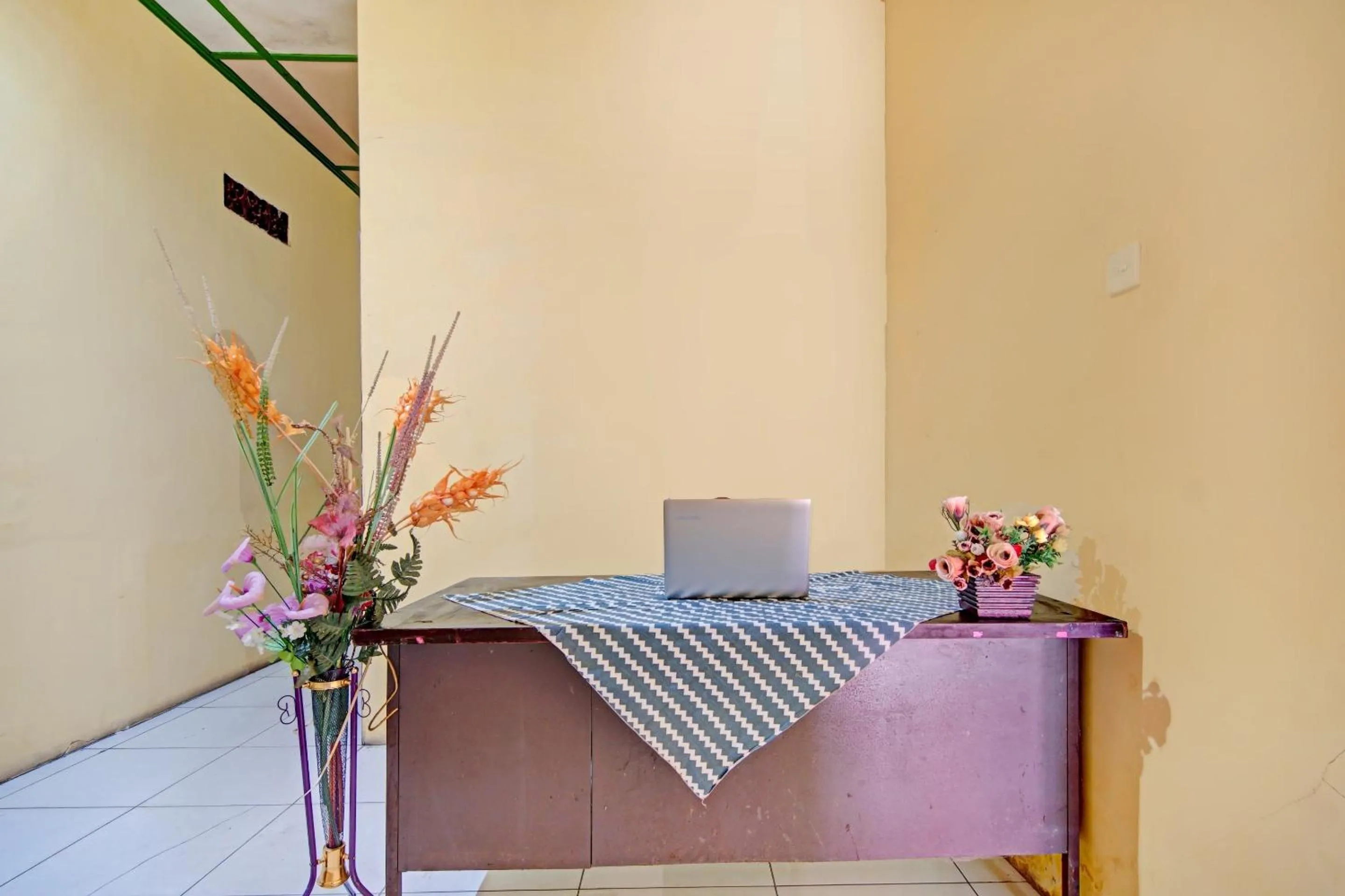 Lobby or reception in Hotel O Homestay 22 Syariah