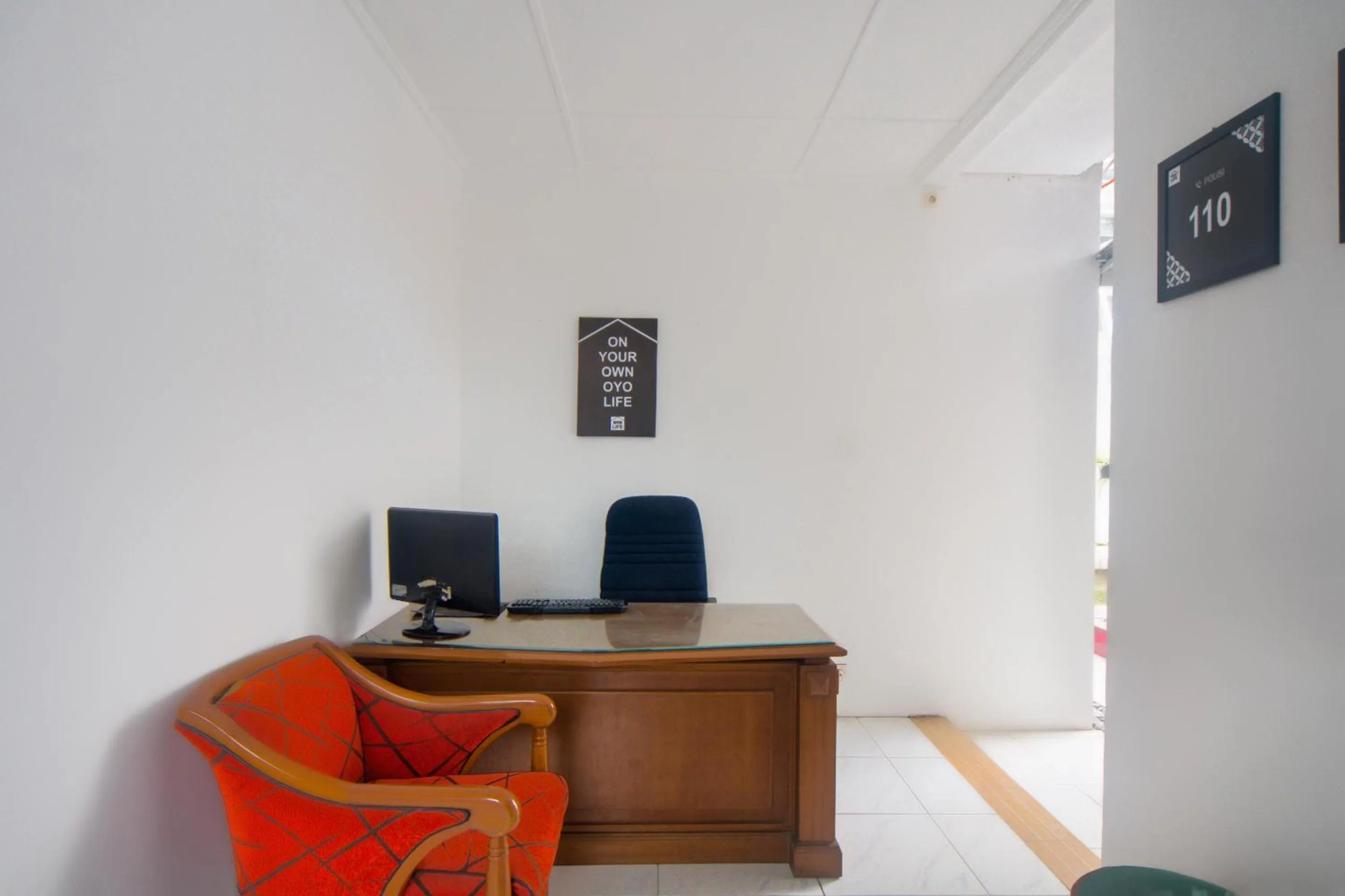 Lobby or reception in OYO Life 3055 Rumah Enin