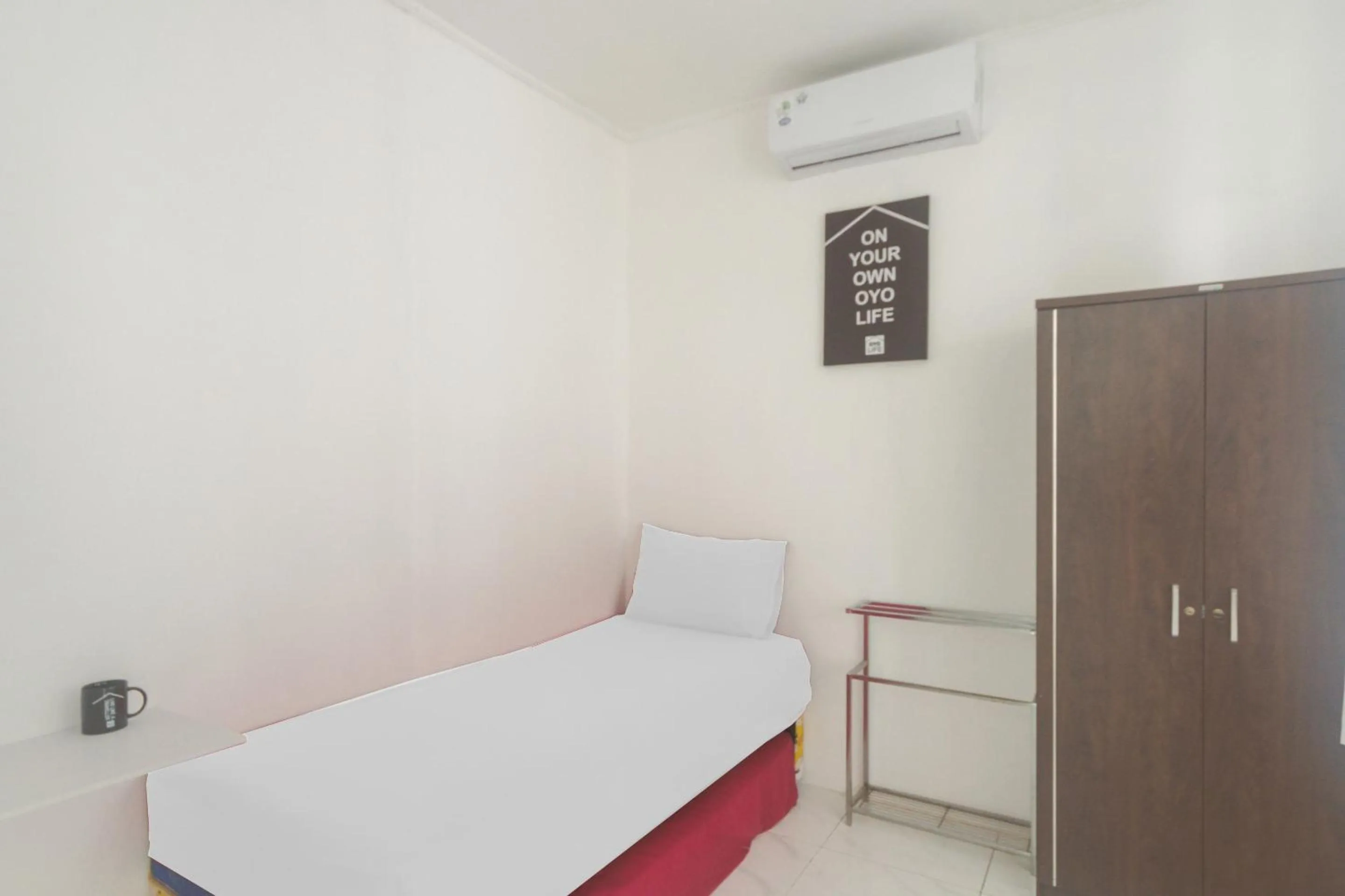 Bedroom in OYO Life 3055 Rumah Enin