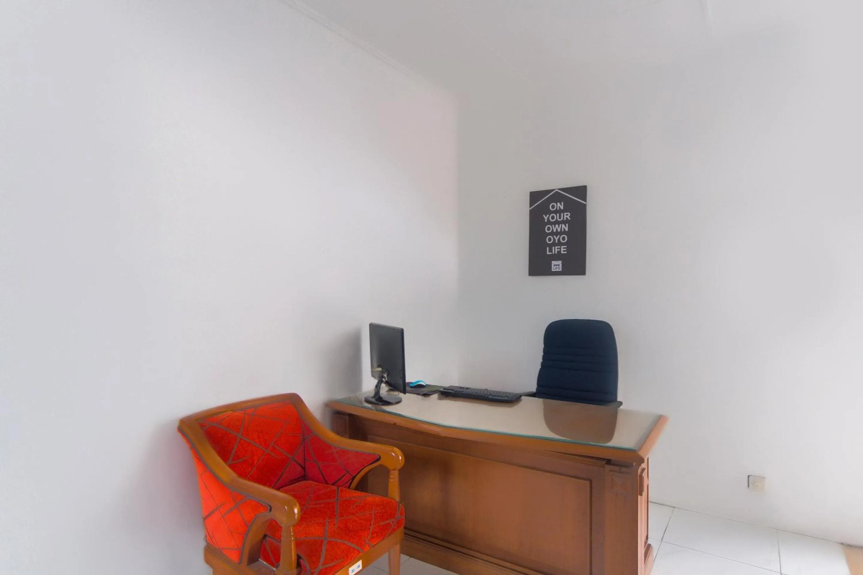 Lobby or reception in OYO Life 3055 Rumah Enin