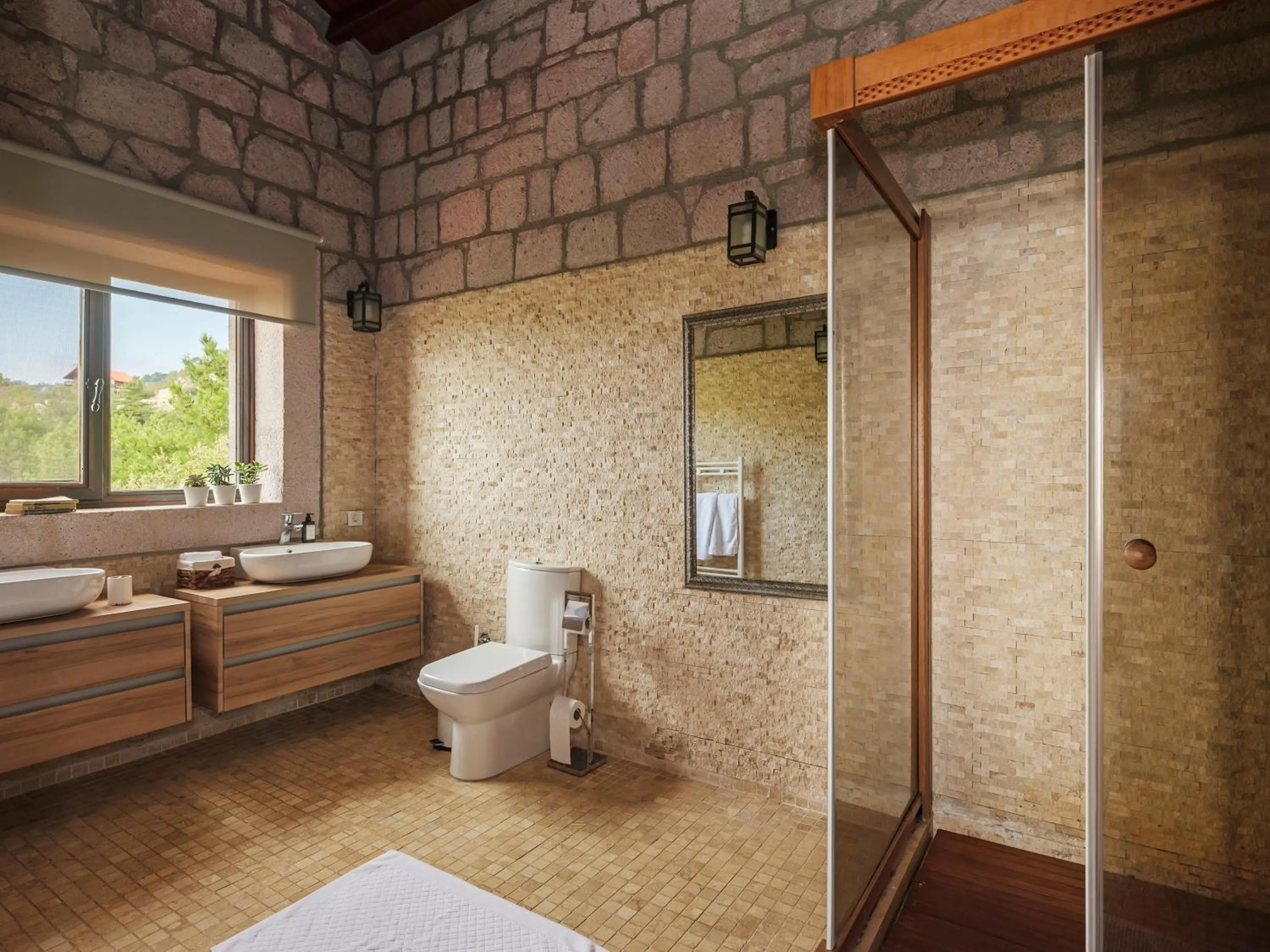 Bathroom in Simurg Inn