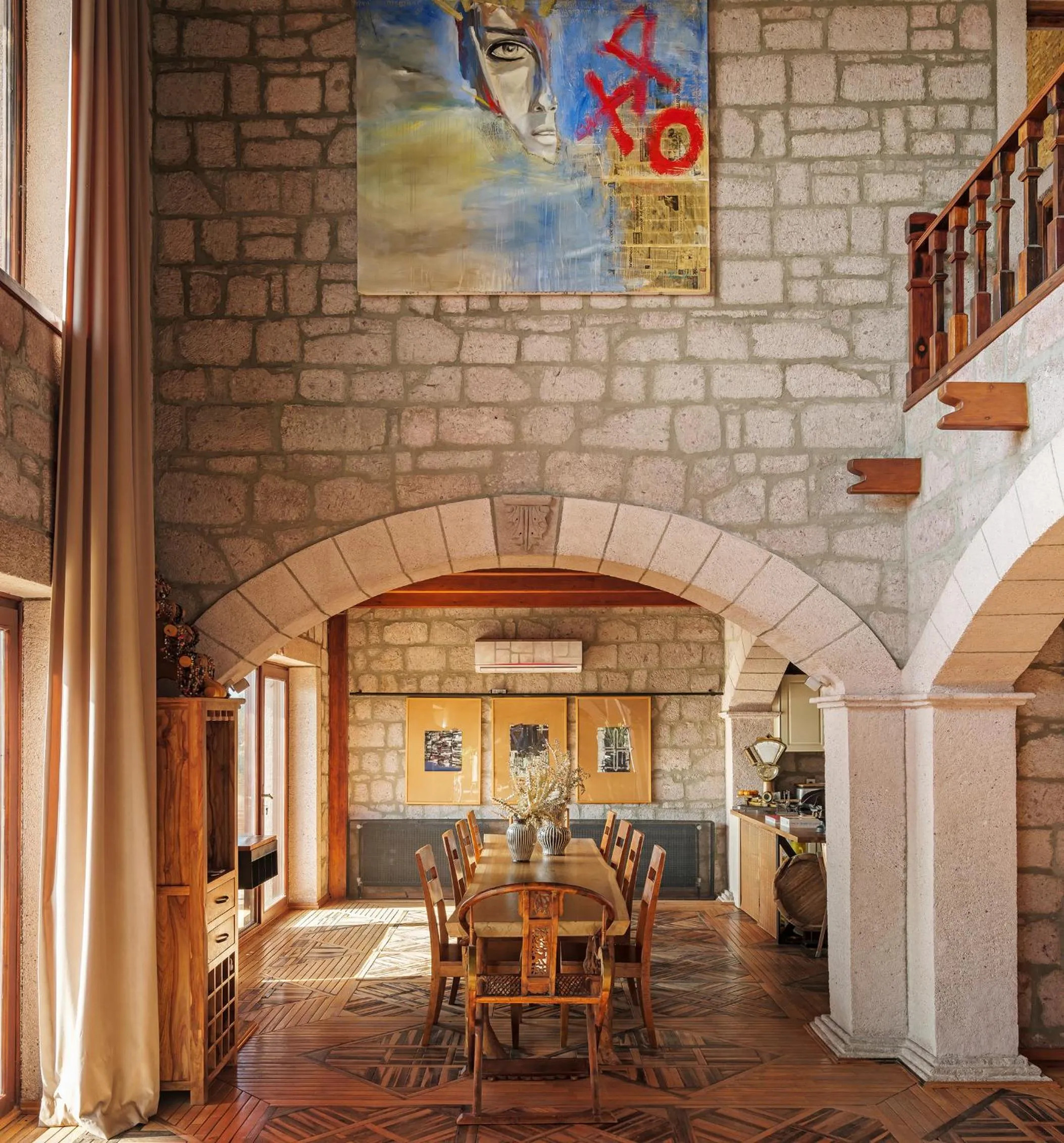 Restaurant/places to eat in Simurg Inn