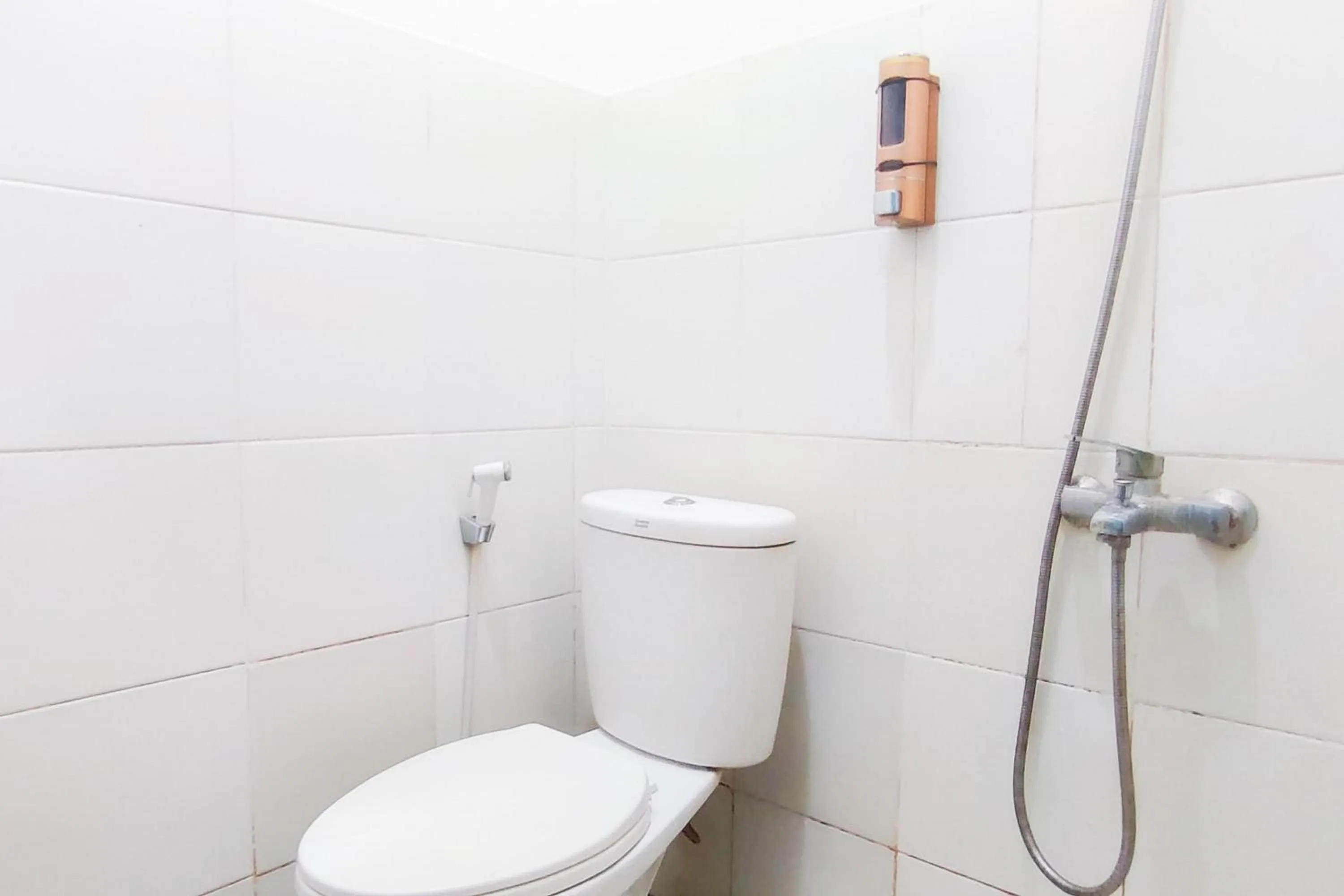 Bathroom in Urbanview Hotel Falah Residence Syariah By RedDoorz