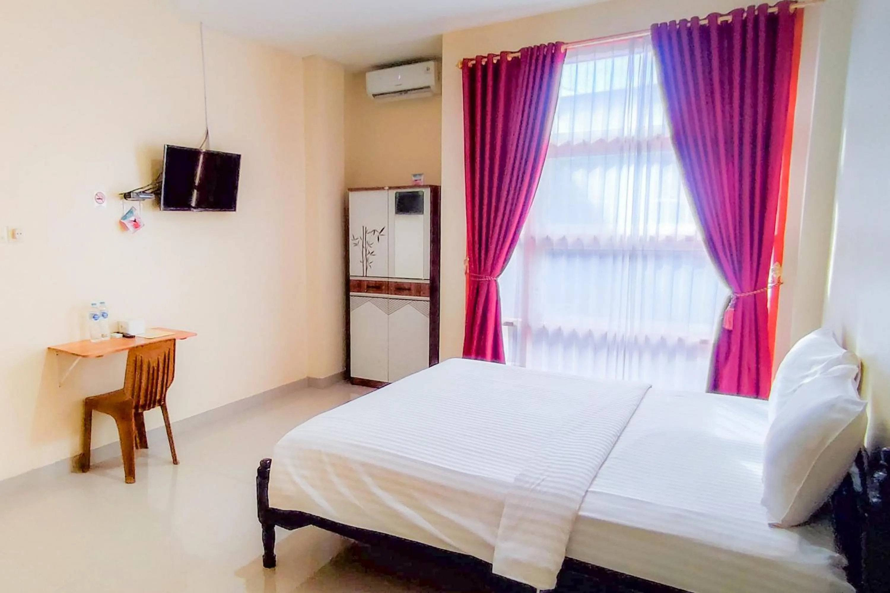 Bedroom, Bed in Urbanview Hotel Falah Residence Syariah By RedDoorz