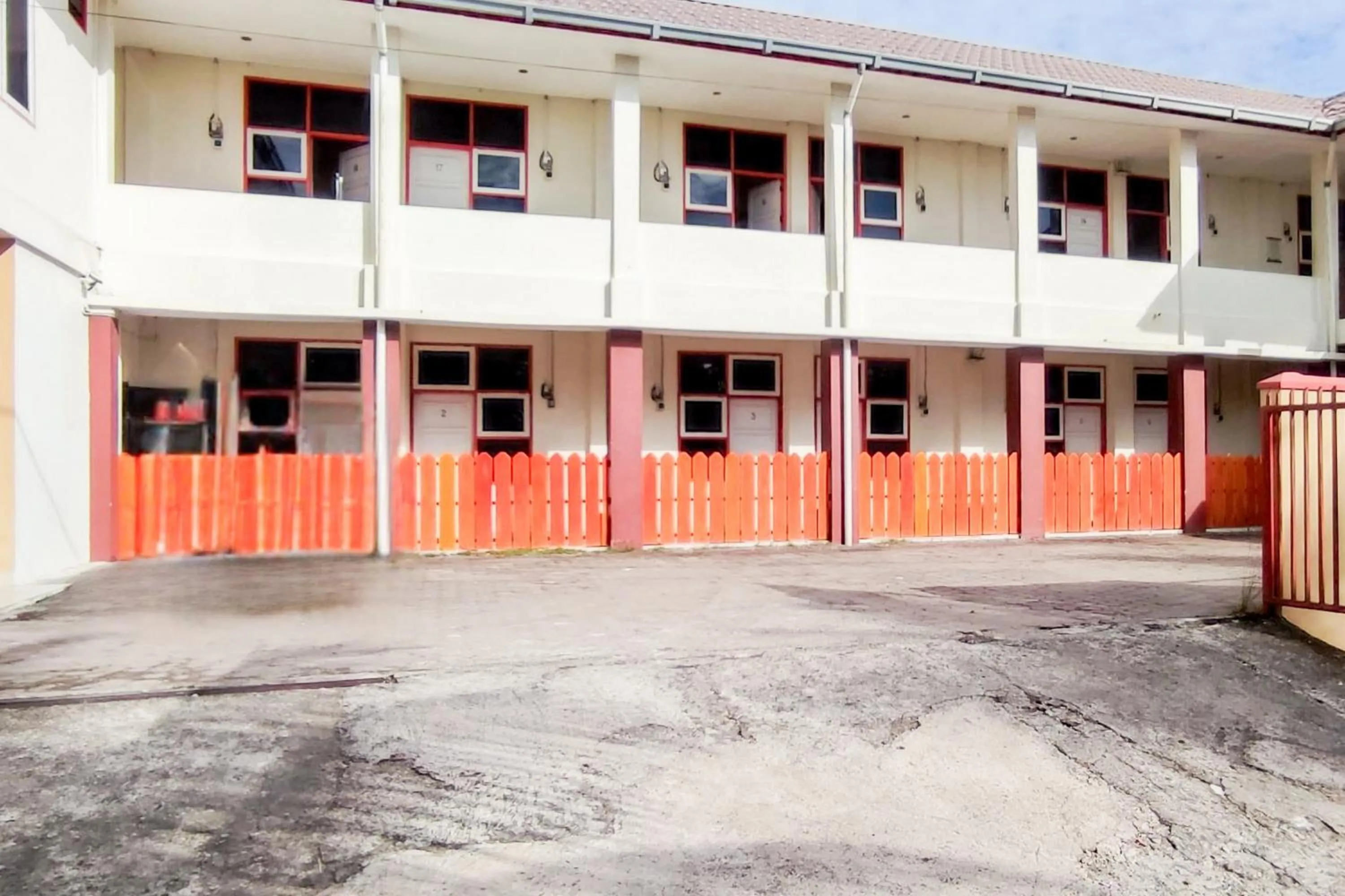 Facade/entrance in Urbanview Hotel Falah Residence Syariah By RedDoorz