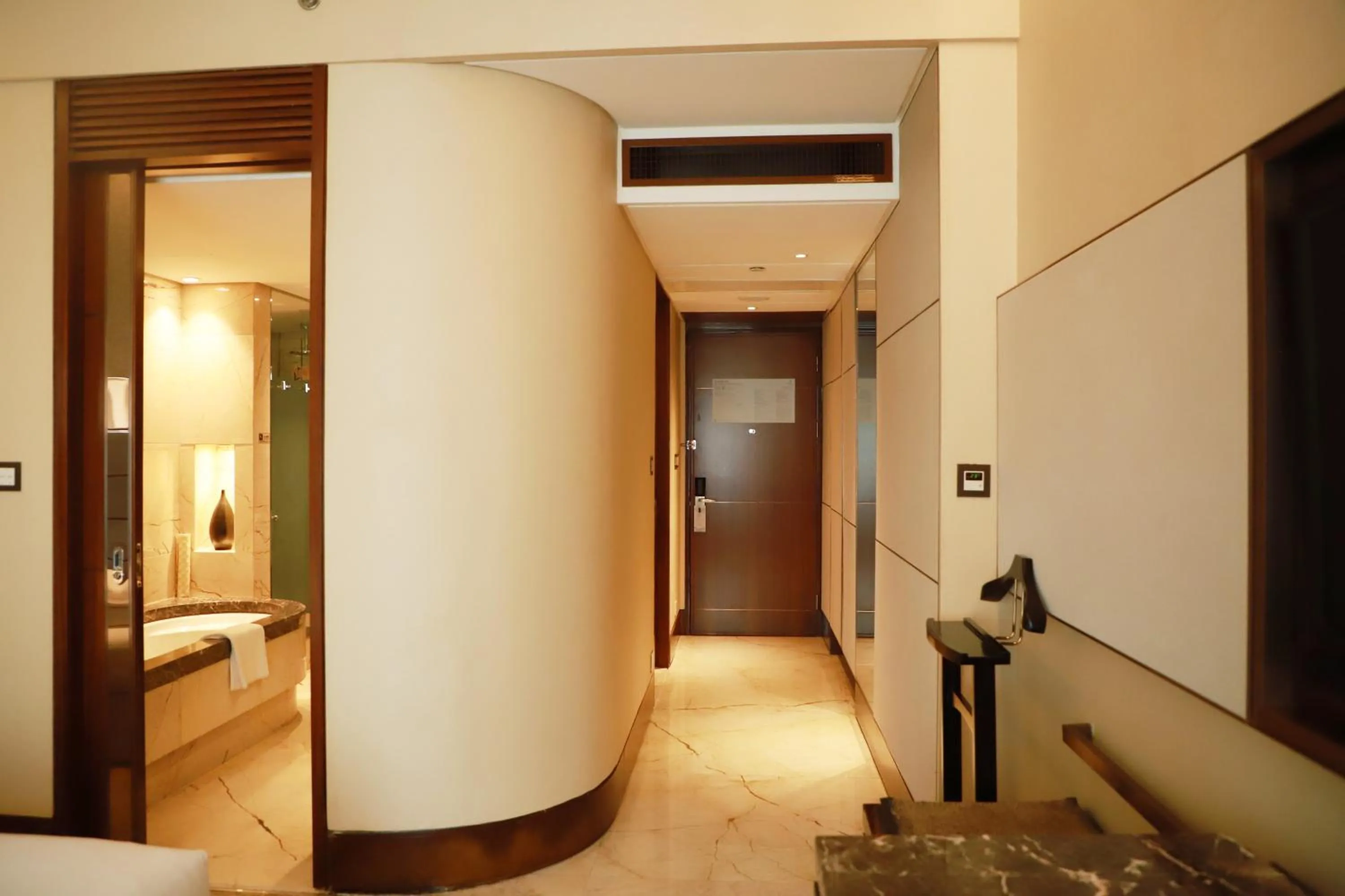 Bedroom, Bed in Sheraton Hefei Xinzhan Hotel