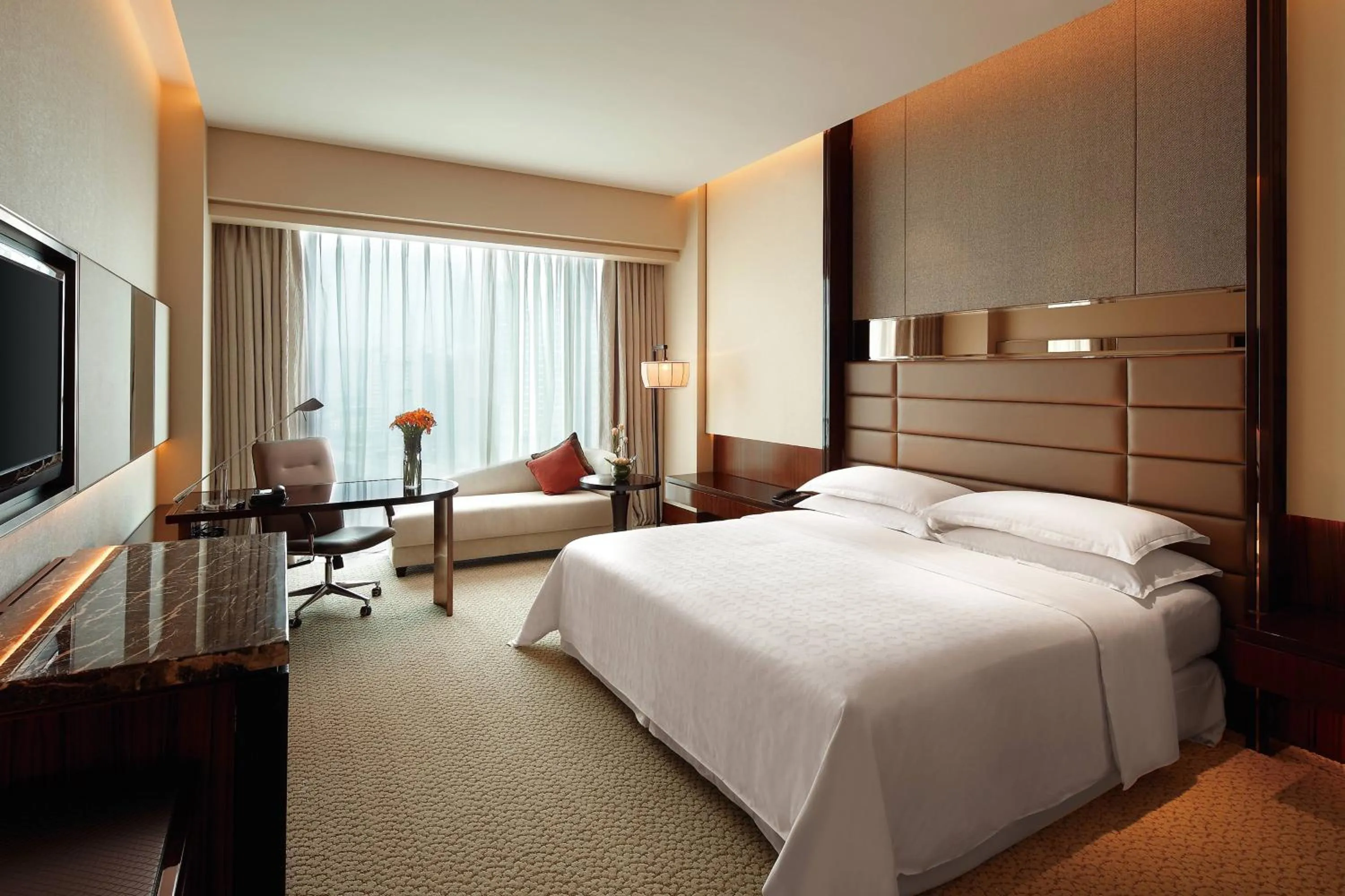 Photo of the whole room, Bed in Sheraton Hefei Xinzhan Hotel