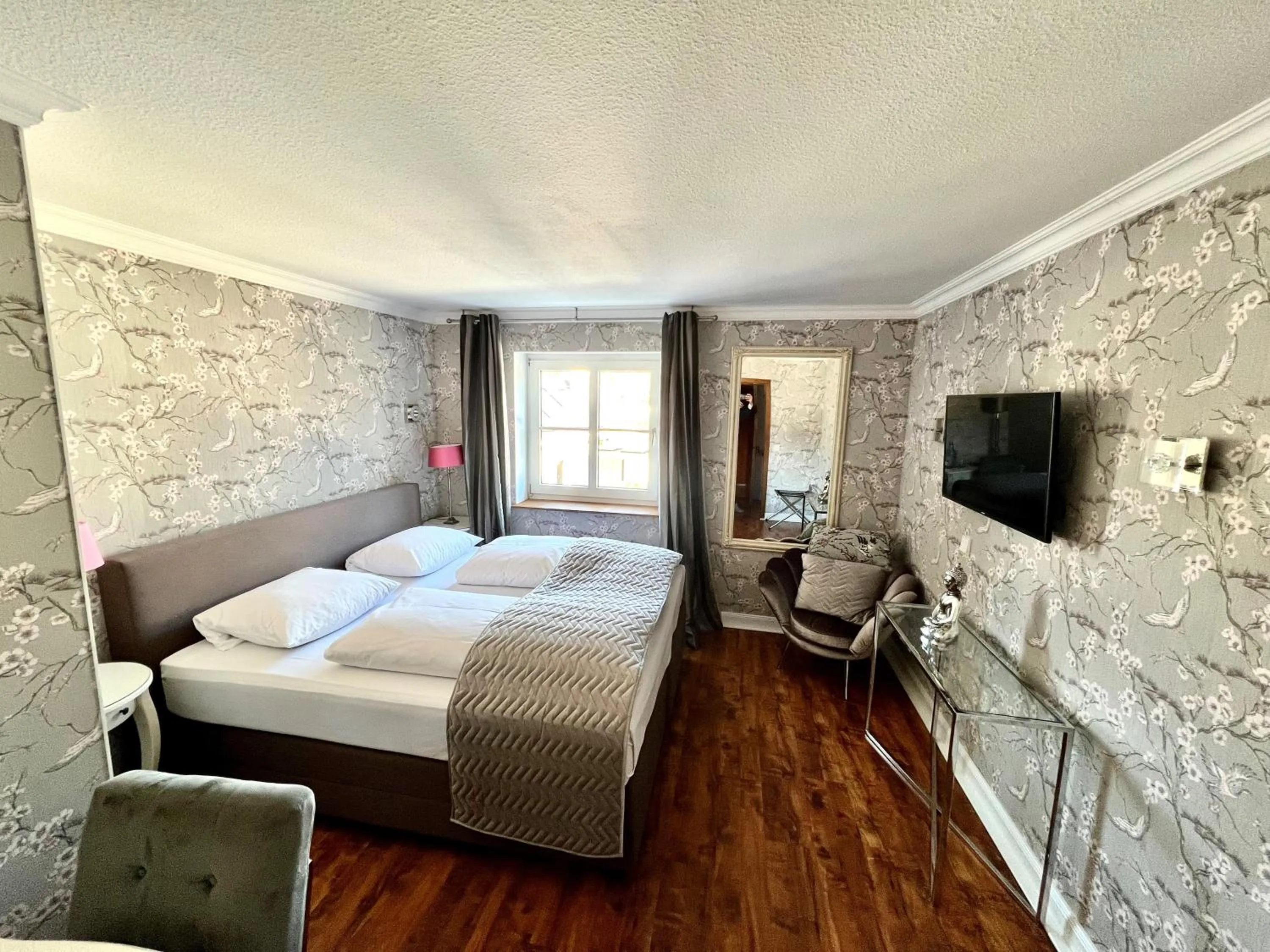 Photo of the whole room, Bed in Hotel Ashley's Garden