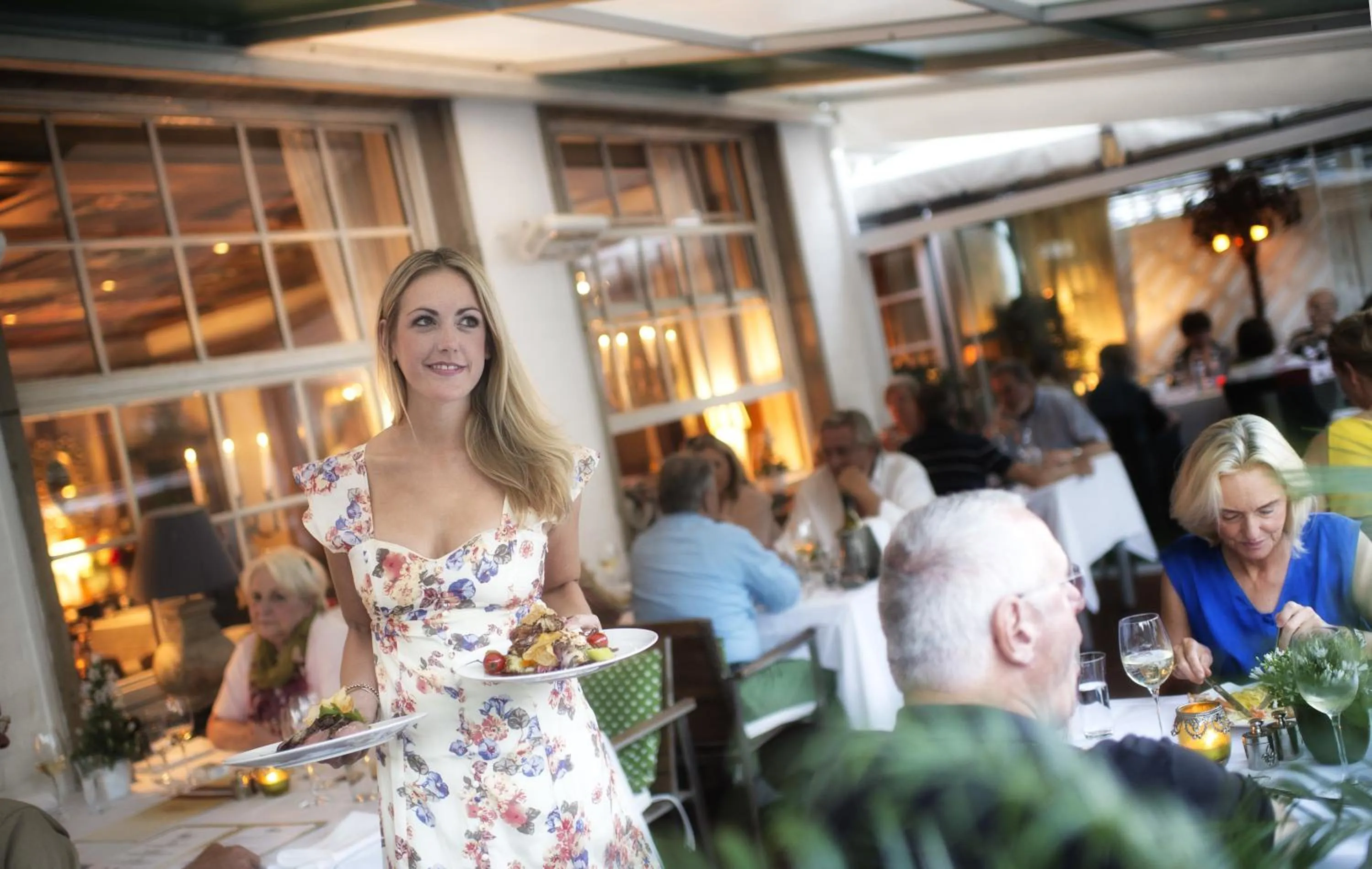 Restaurant/places to eat in Hotel Ashley's Garden