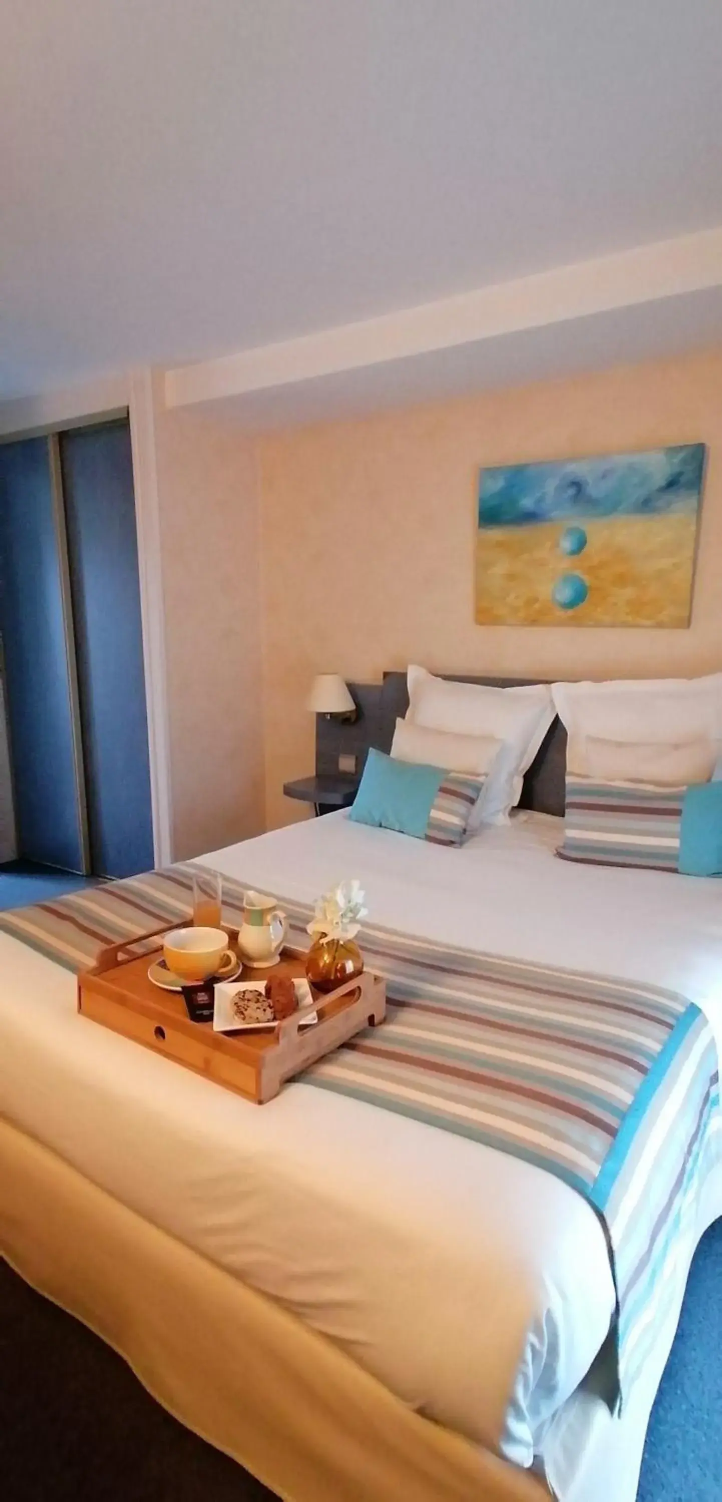 Superior Double Room in Logis Hôtel Le Pélican & son restaurant Superior Double Room in Logis Hôtel Le Pélican & son restaurant