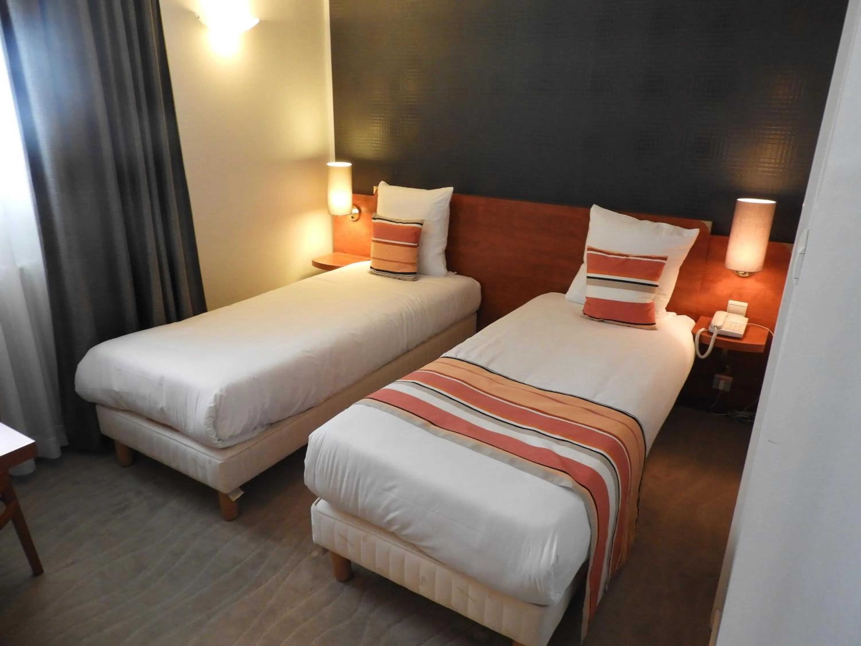 Twin Room in Logis Hôtel Le Pélican & son restaurant