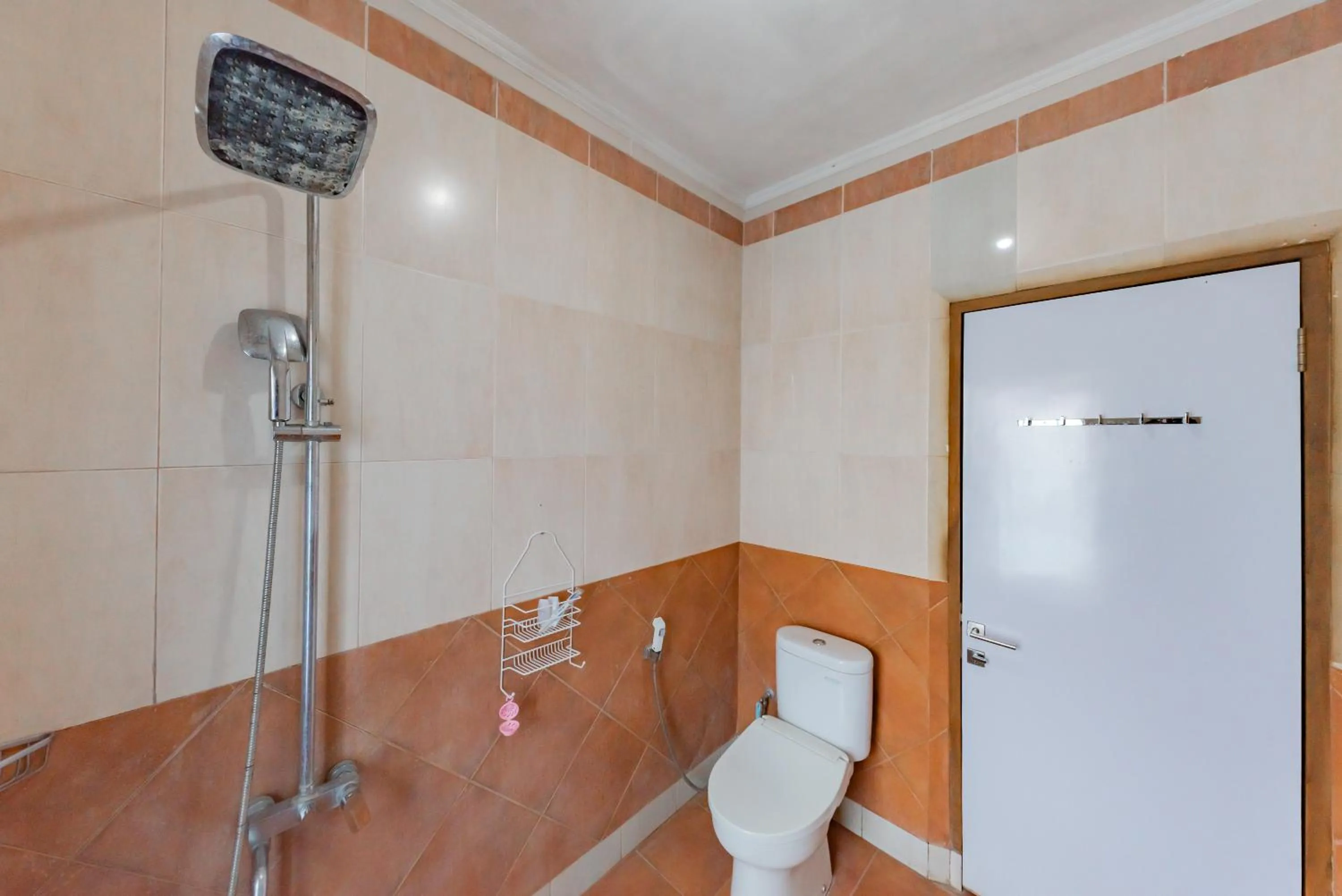 Bathroom in Urbanview Hotel Villa Surya Bandung