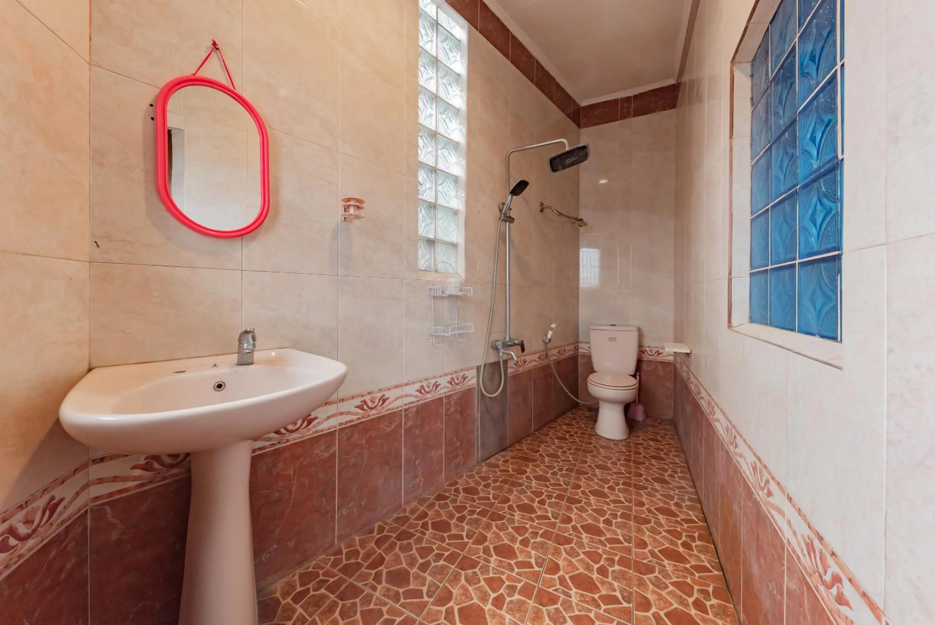 Bathroom in Urbanview Hotel Villa Surya Bandung