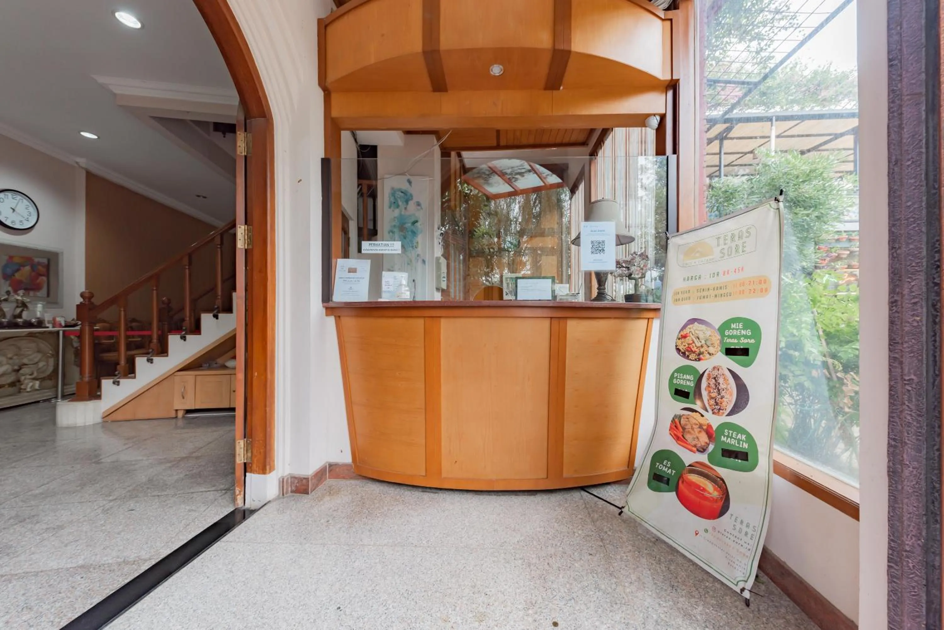 Lobby or reception in Urbanview Hotel Villa Surya Bandung