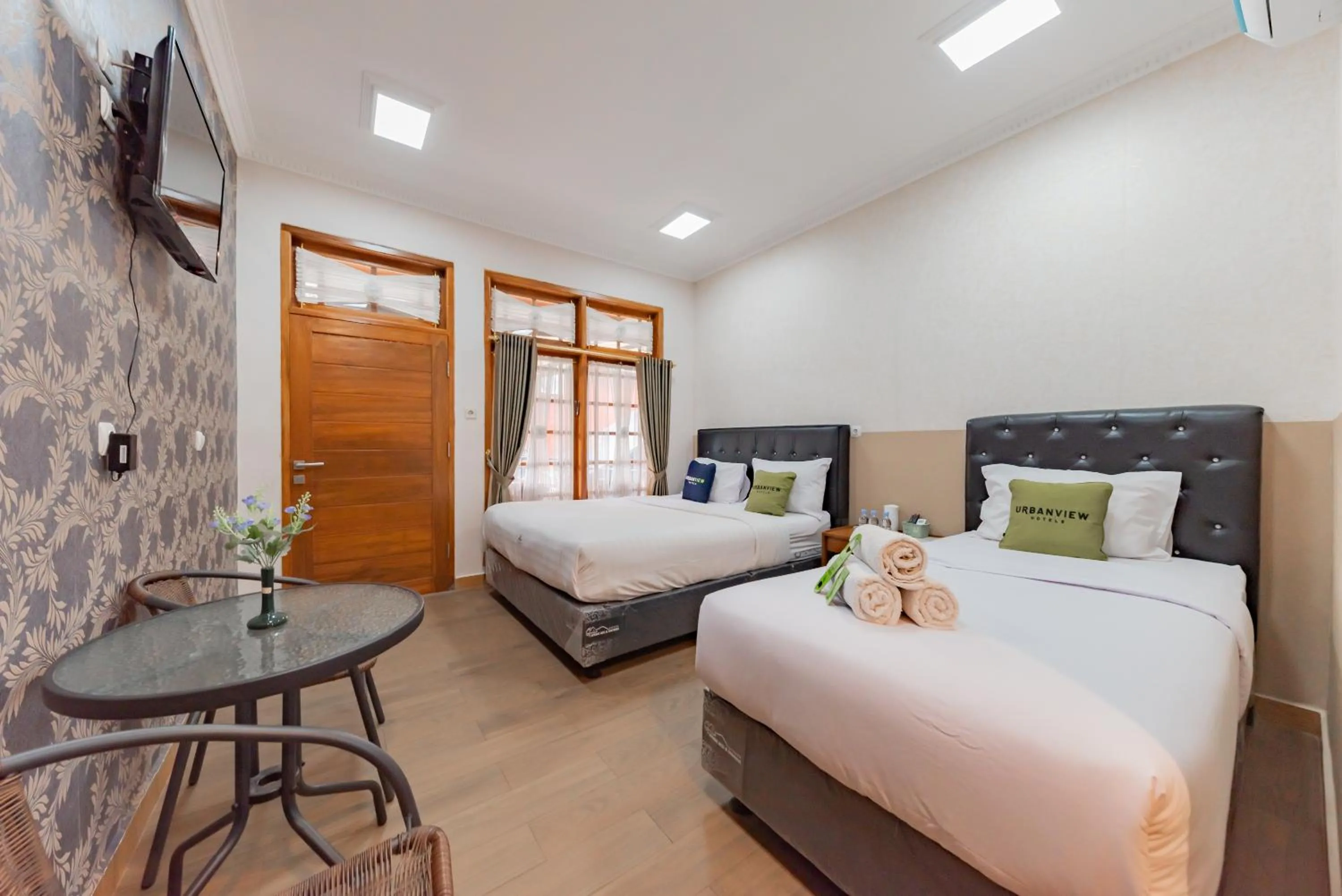 Photo of the whole room, Bed in Urbanview Hotel Villa Surya Bandung