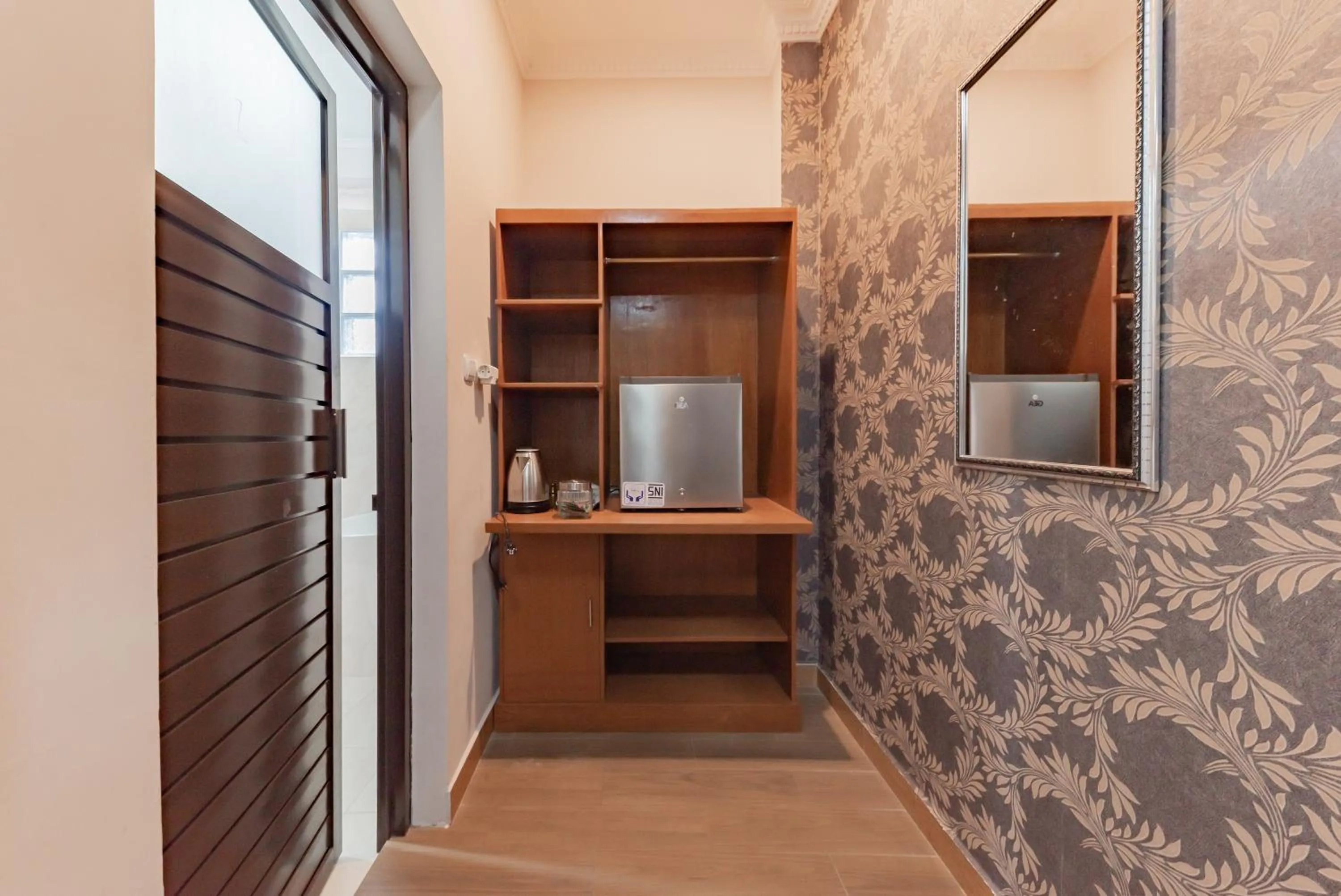 oven in Urbanview Hotel Villa Surya Bandung