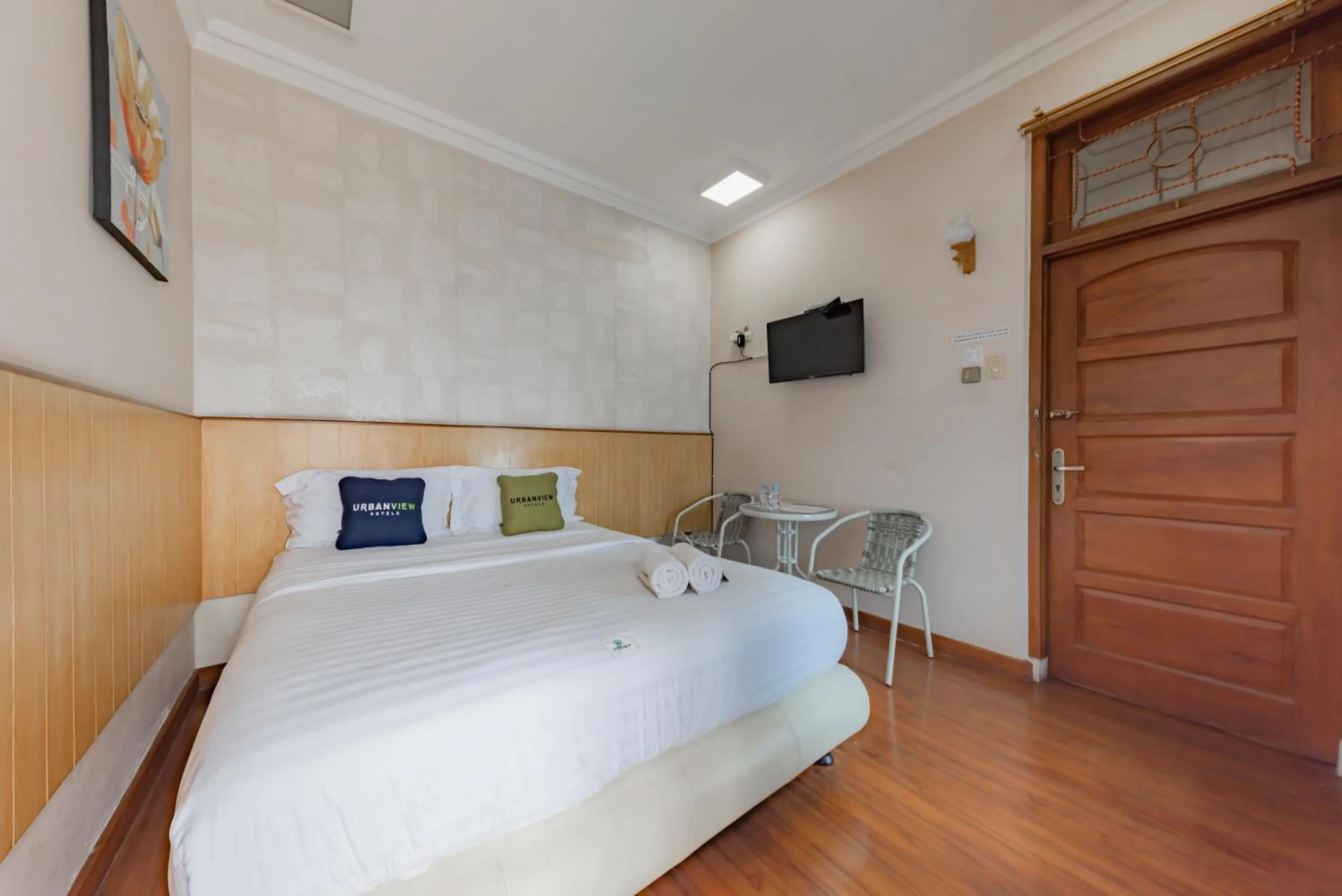 Bedroom, Bed in Urbanview Hotel Villa Surya Bandung