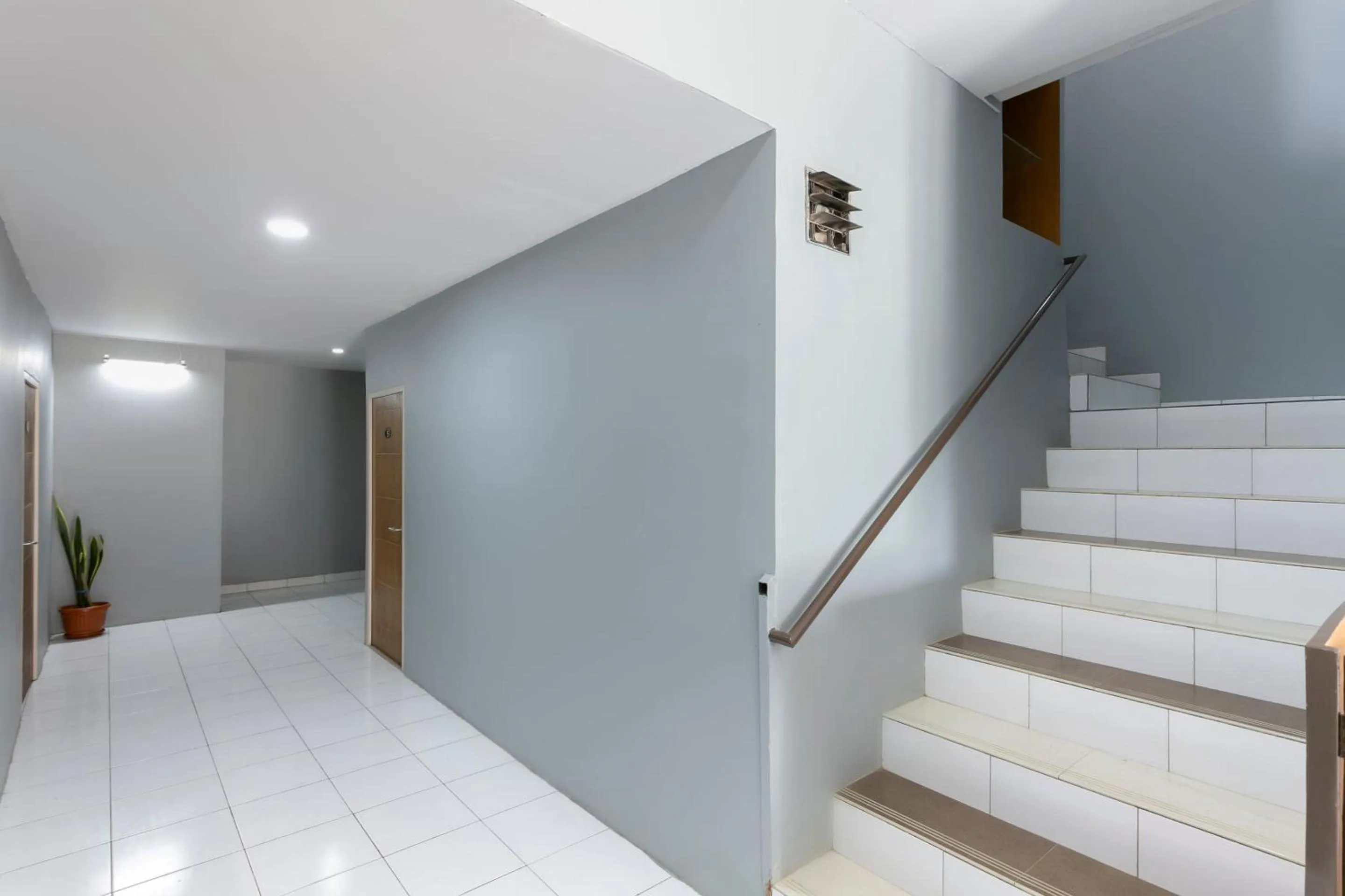 Lobby or reception in Collection O 3130 D'Valley View