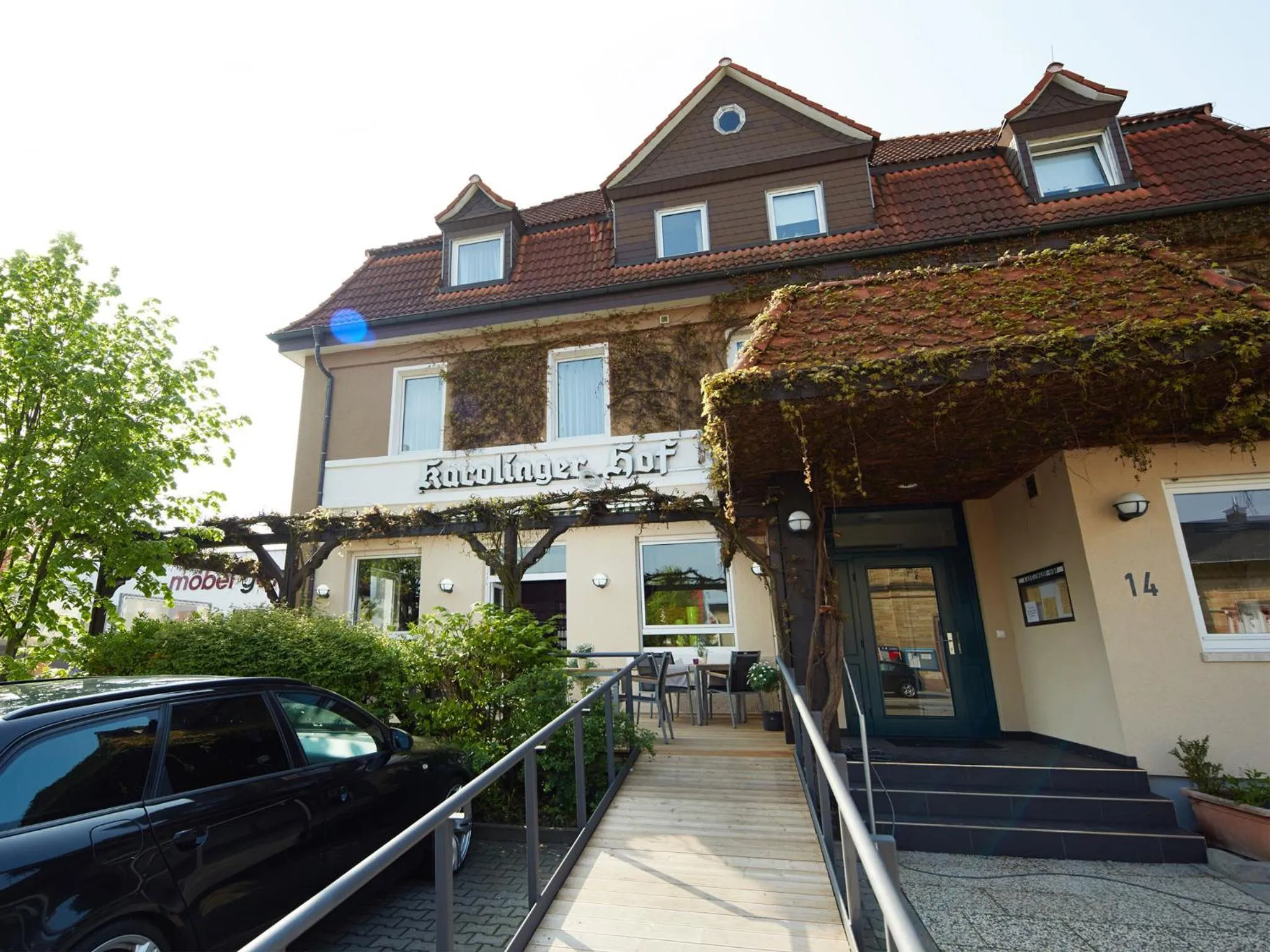 Facade/entrance in Hotel Karolinger Hof
