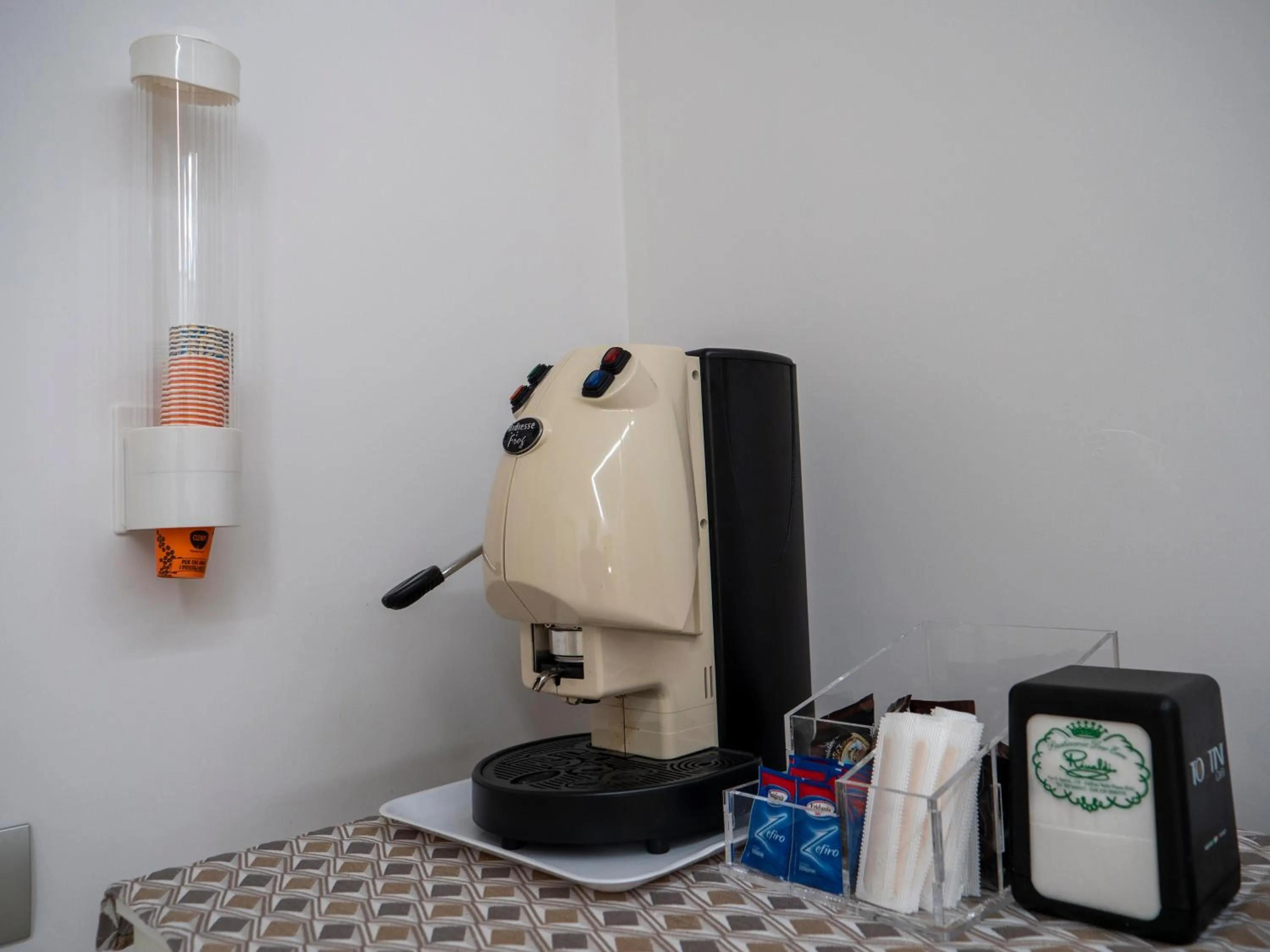 Coffee/tea facilities in DADA