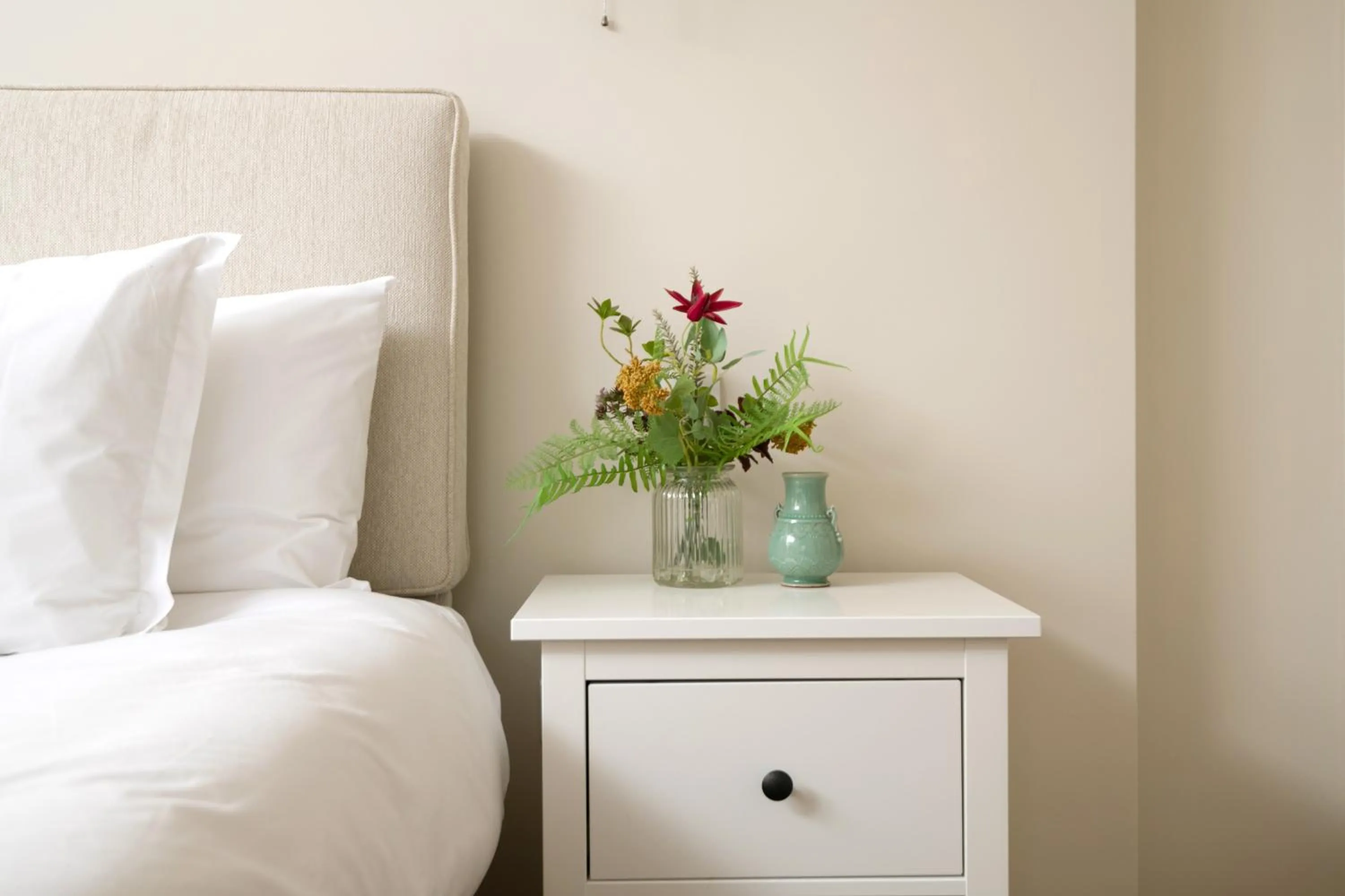 Bed in Barrow Hill Barns