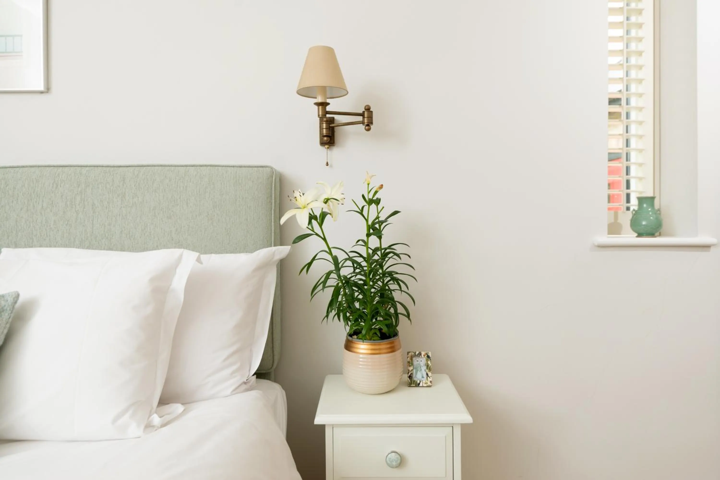 Bed in Barrow Hill Barns
