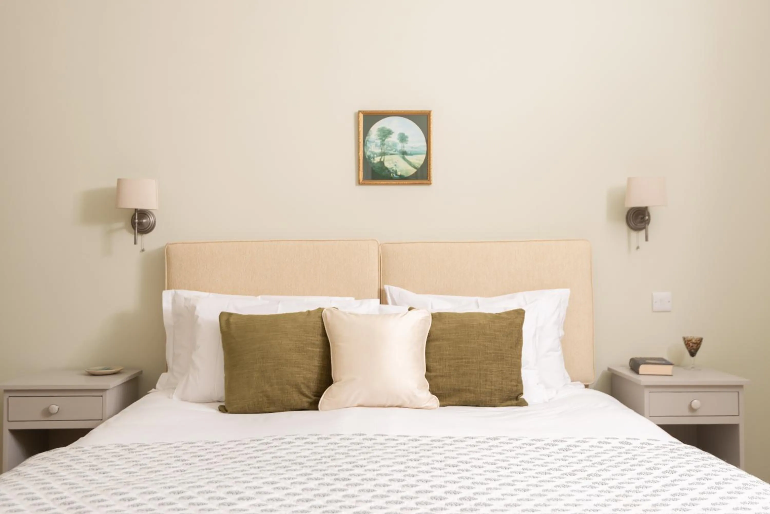 Bed in Barrow Hill Barns