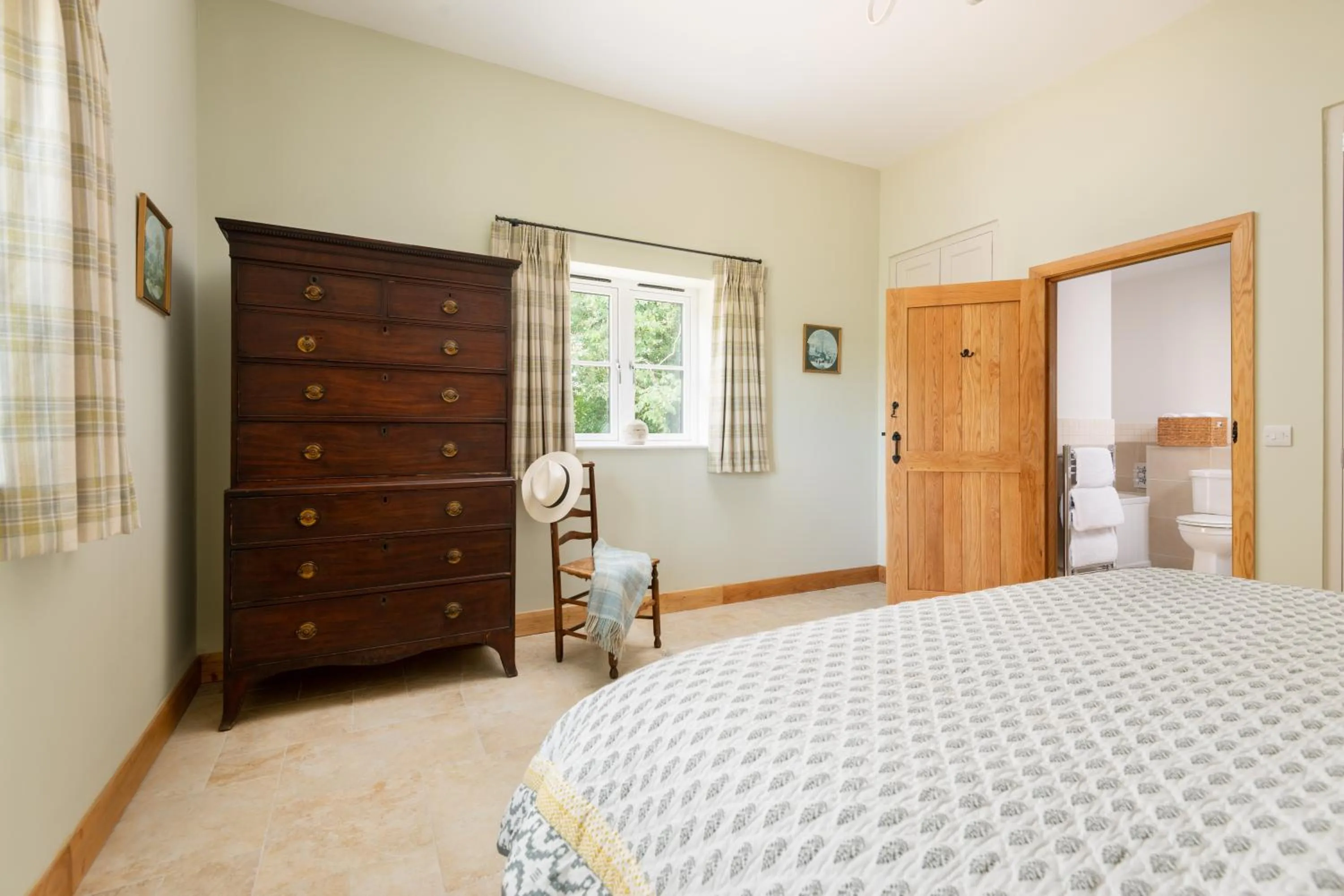 Bed in Barrow Hill Barns
