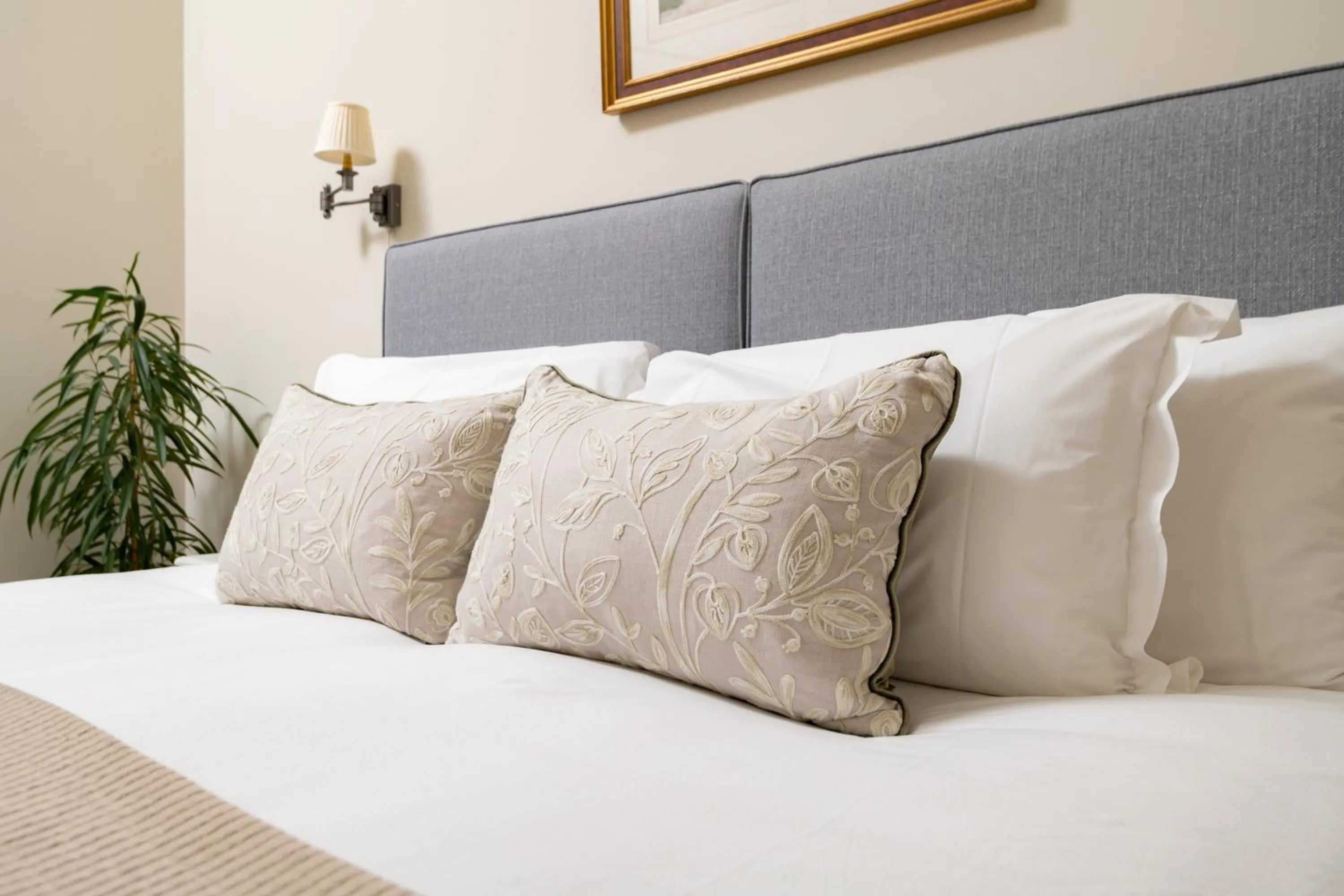 Bed in Barrow Hill Barns