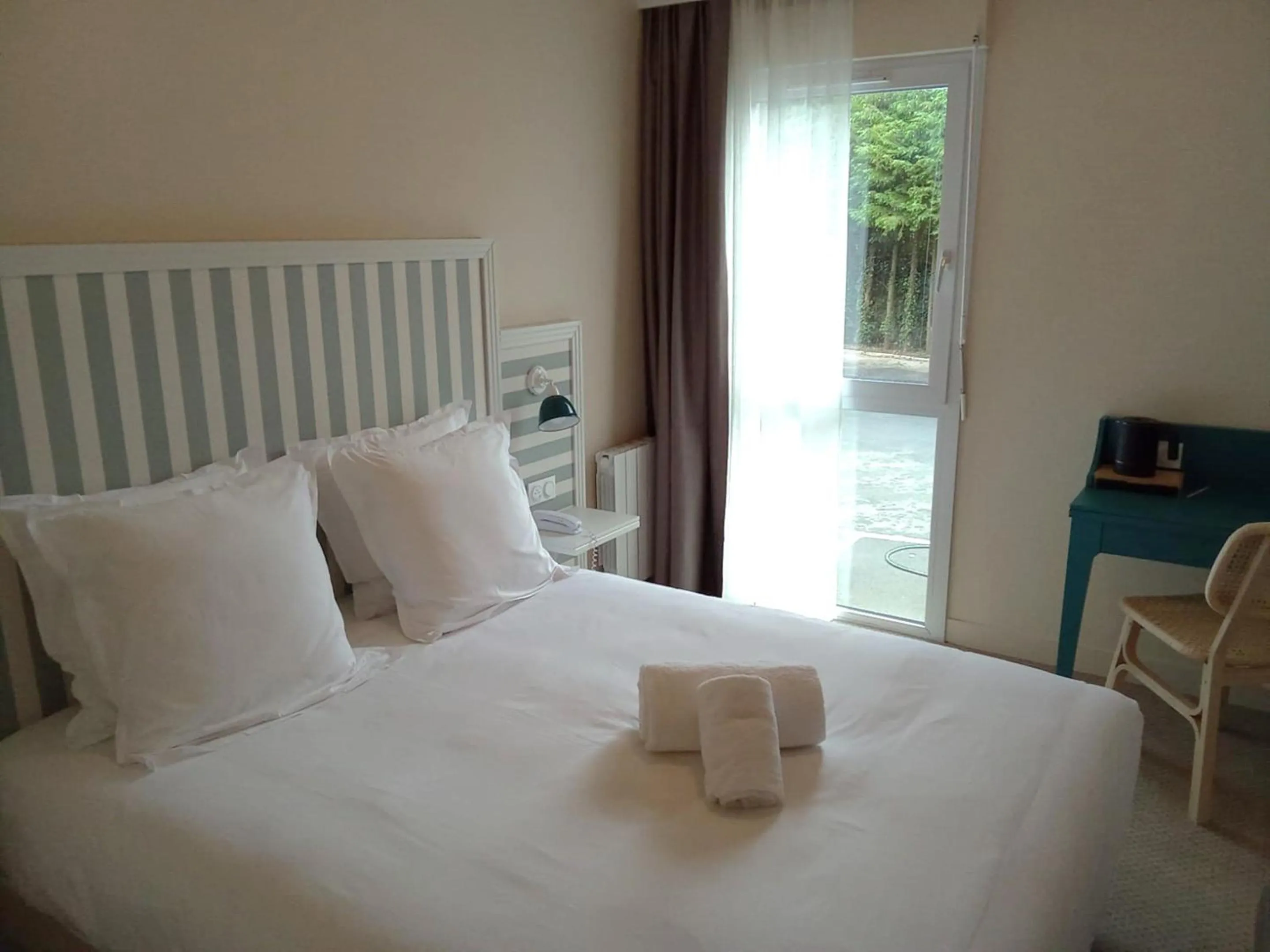 Bed in Hôtel Le Galion