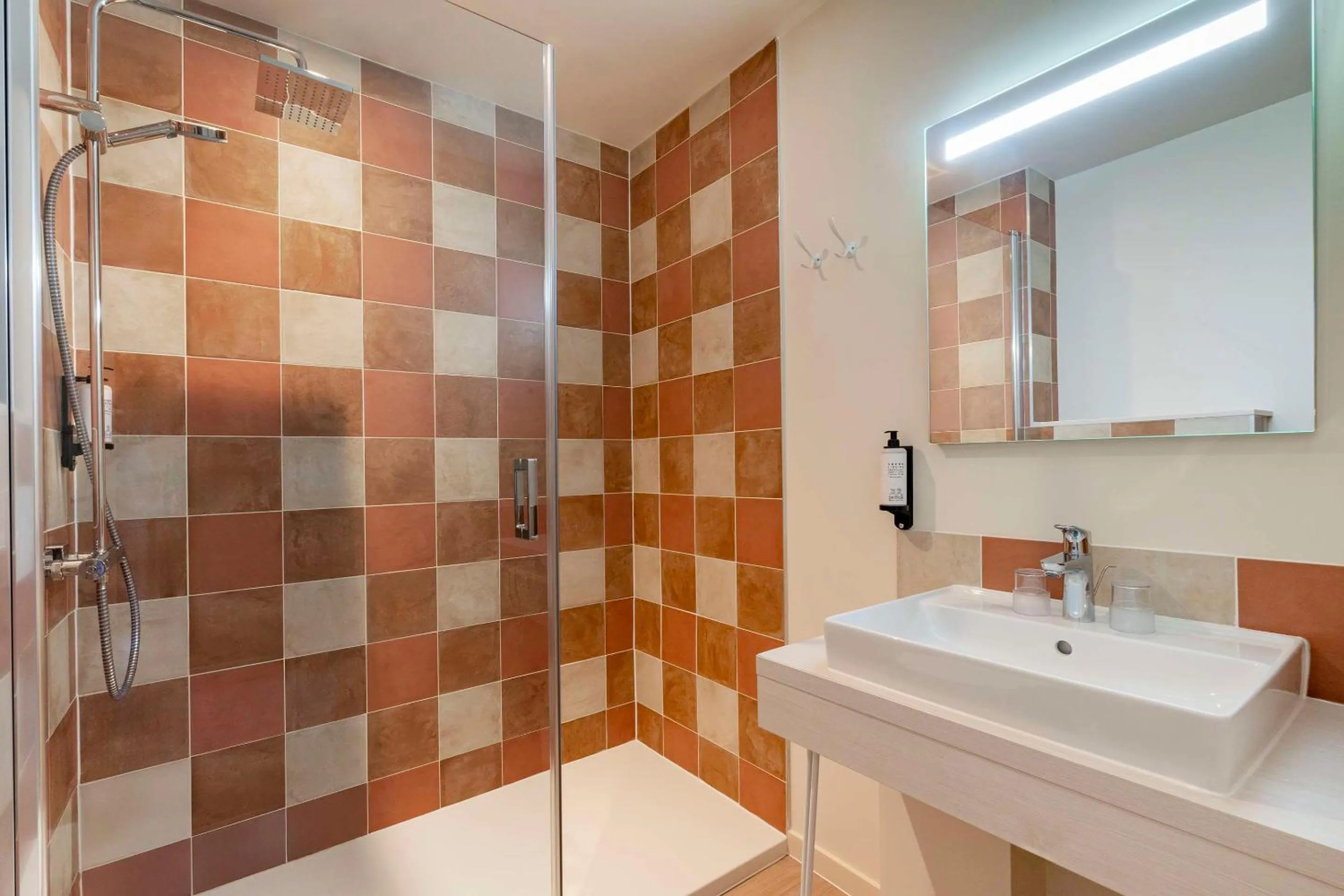 Bathroom in Hôtel Le Galion