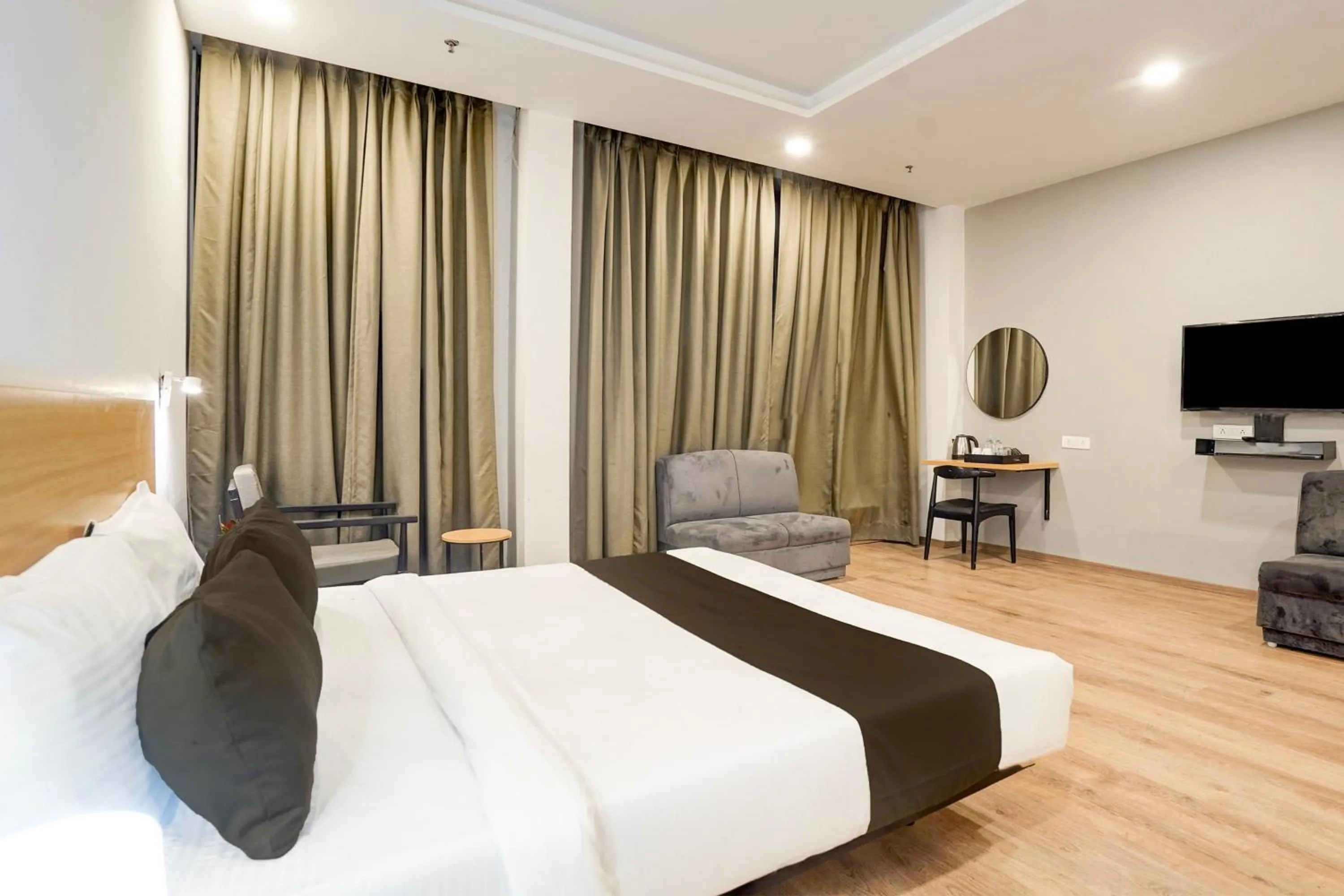 Bedroom, Bed in Super Townhouse Gomti Nagar Matiyari