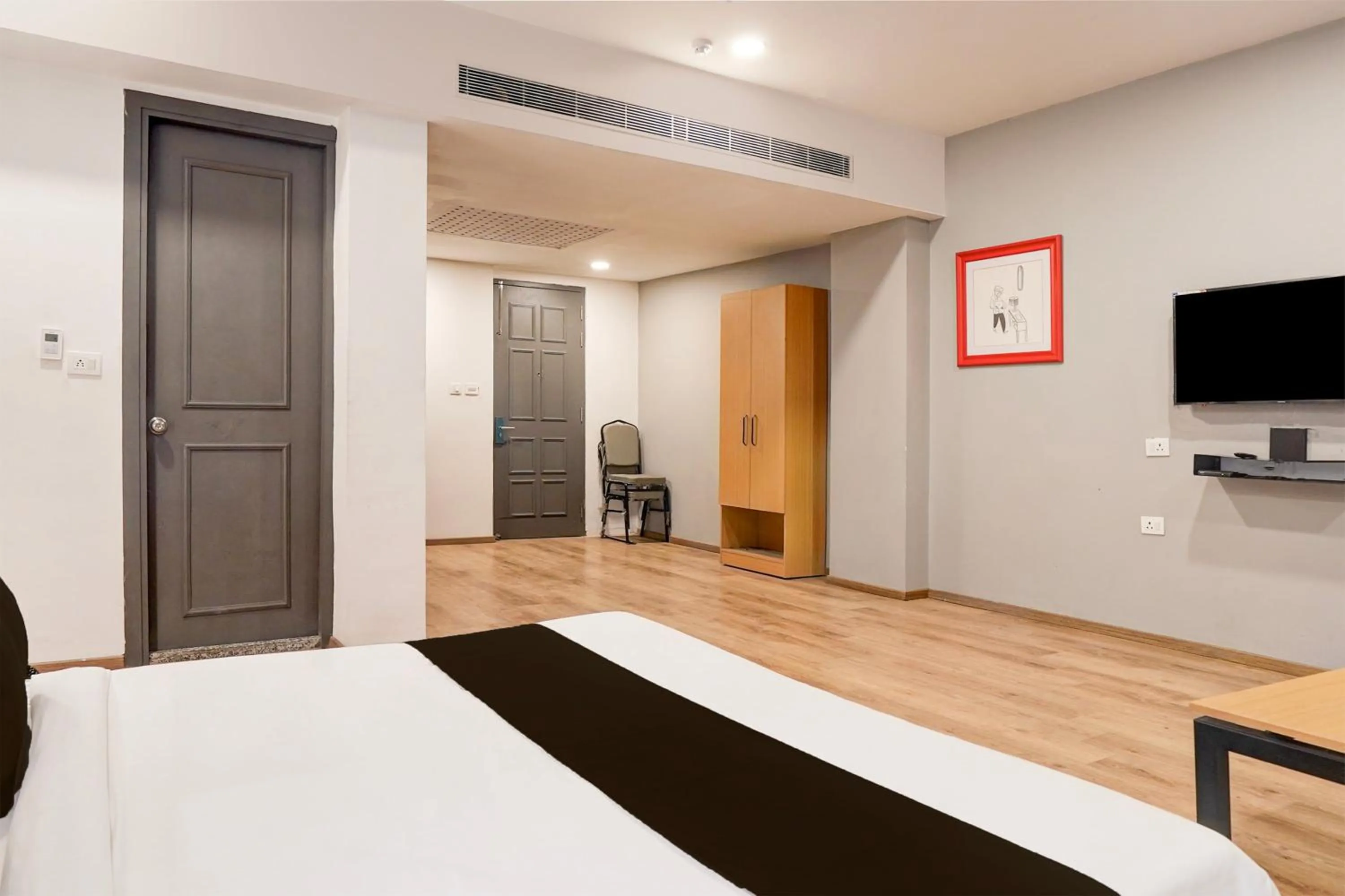 Bedroom, Bed in Super Townhouse Gomti Nagar Matiyari