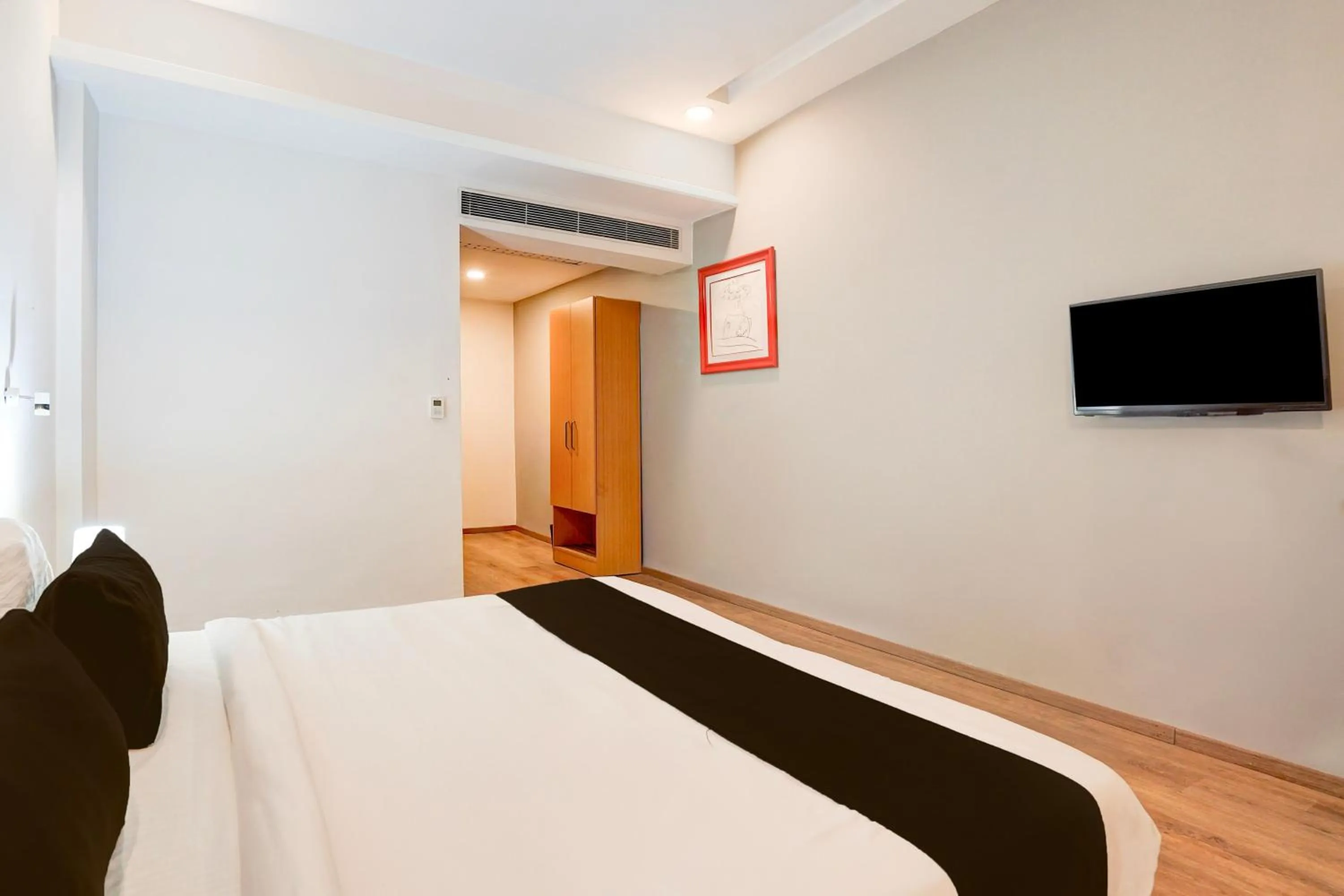 Bedroom, Bed in Super Townhouse Gomti Nagar Matiyari