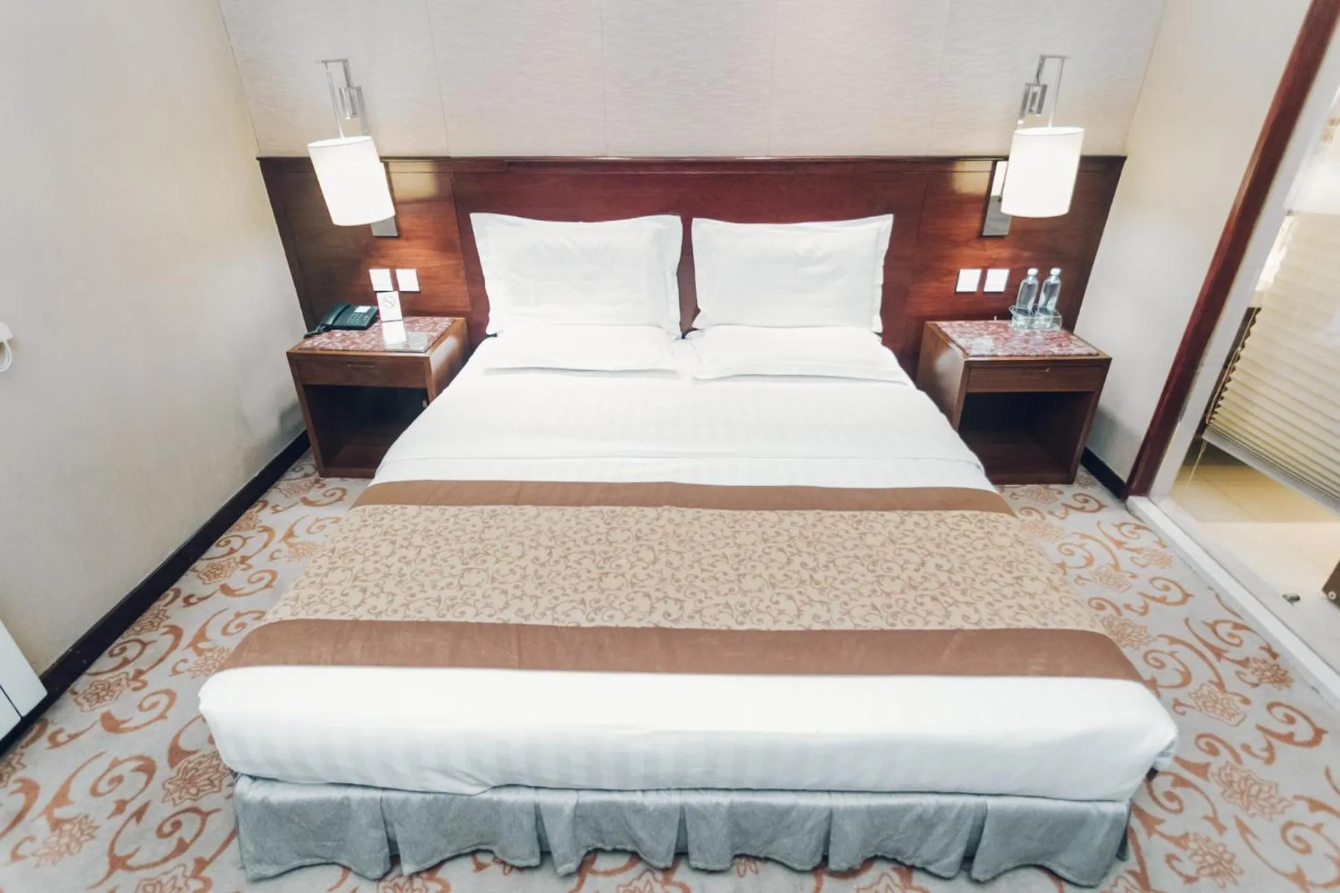 Bed in Soluxe Hotel Almaty