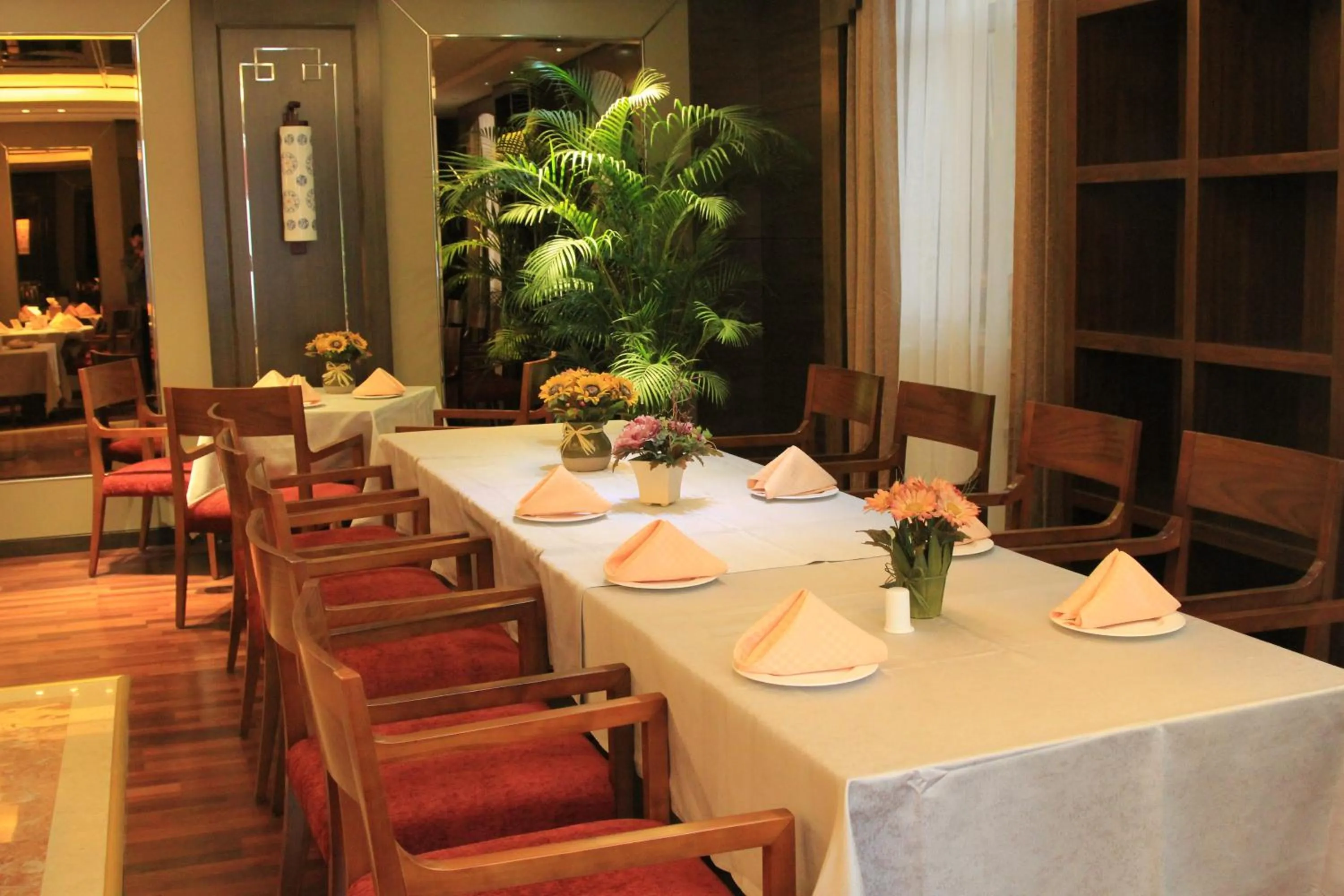 Restaurant/places to eat in Soluxe Hotel Almaty