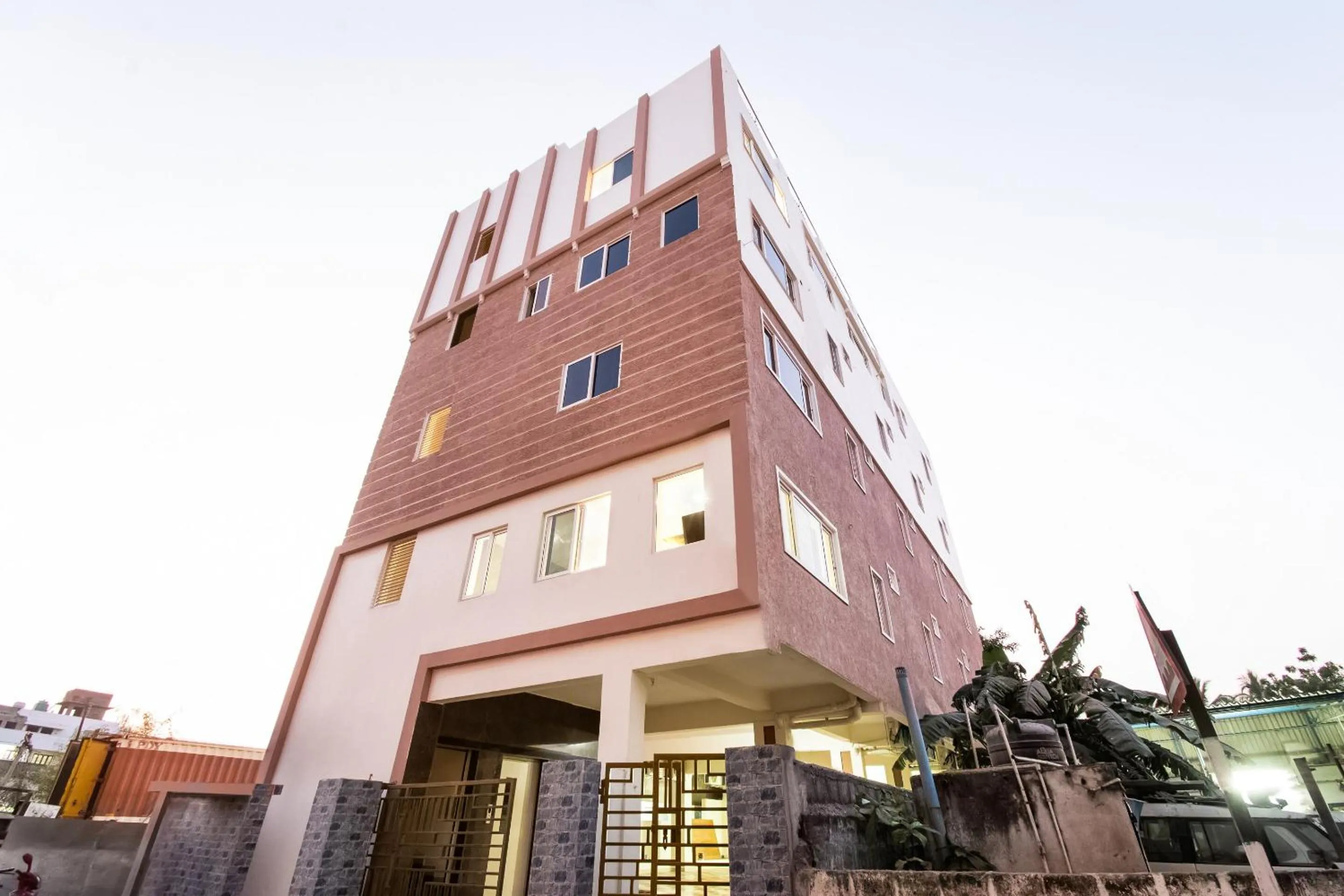 Facade/entrance in Hotel O CJ Inn