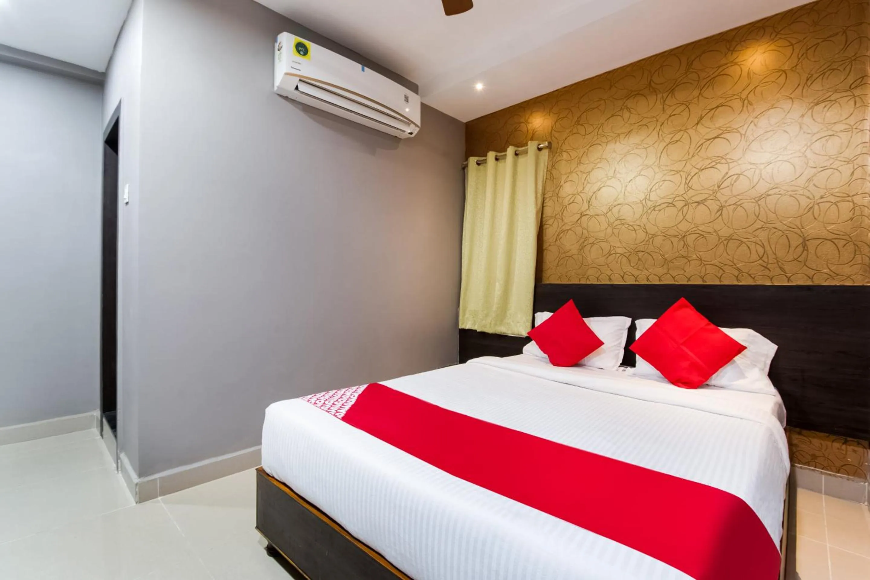 Bedroom, Bed in Super Hotel O CJ Inn