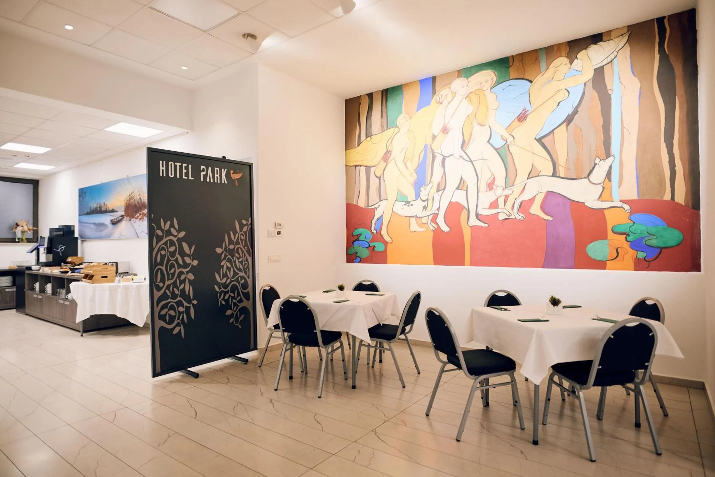 Restaurant/places to eat in Hotel Park