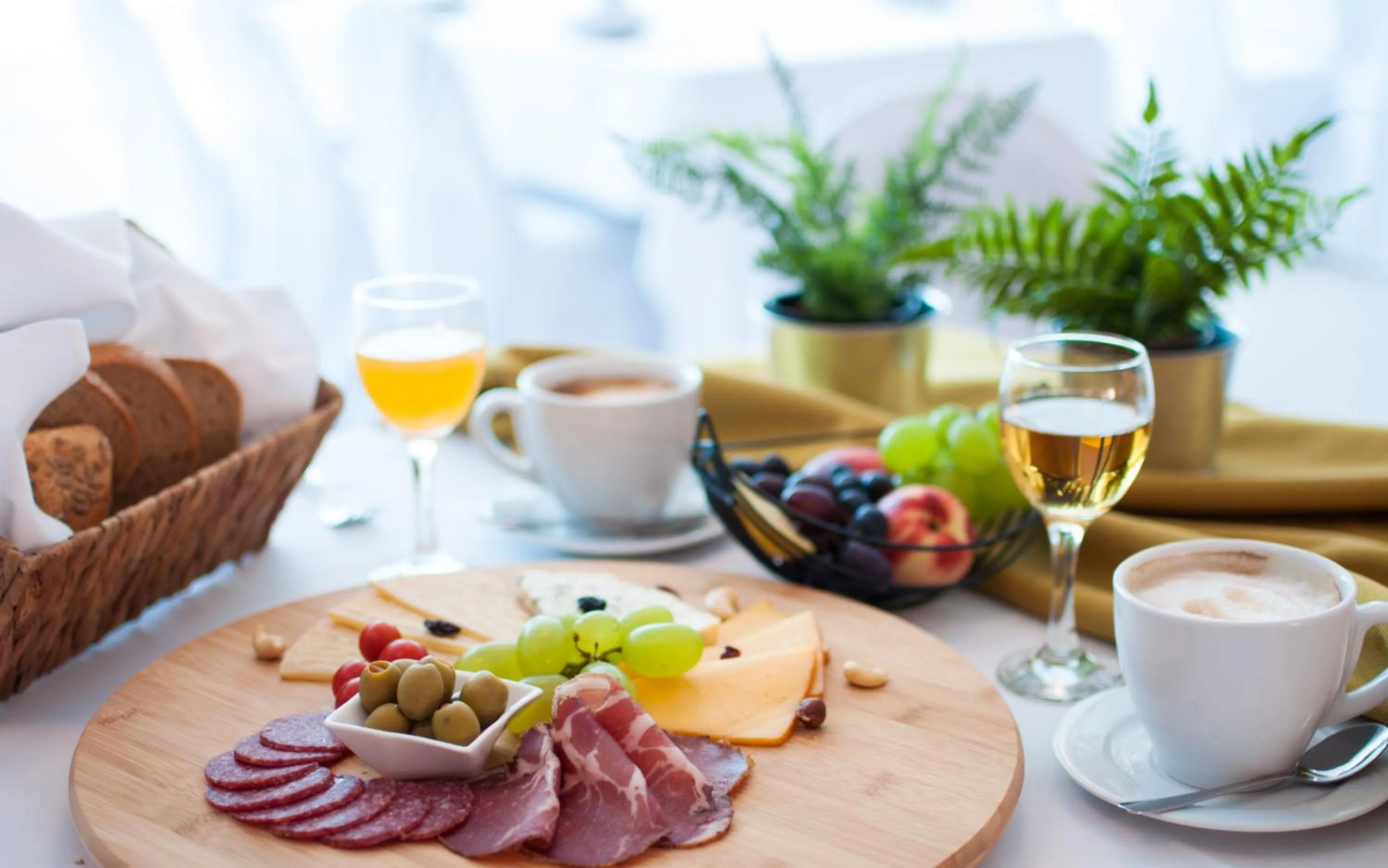 Food and drinks in Hotel Park