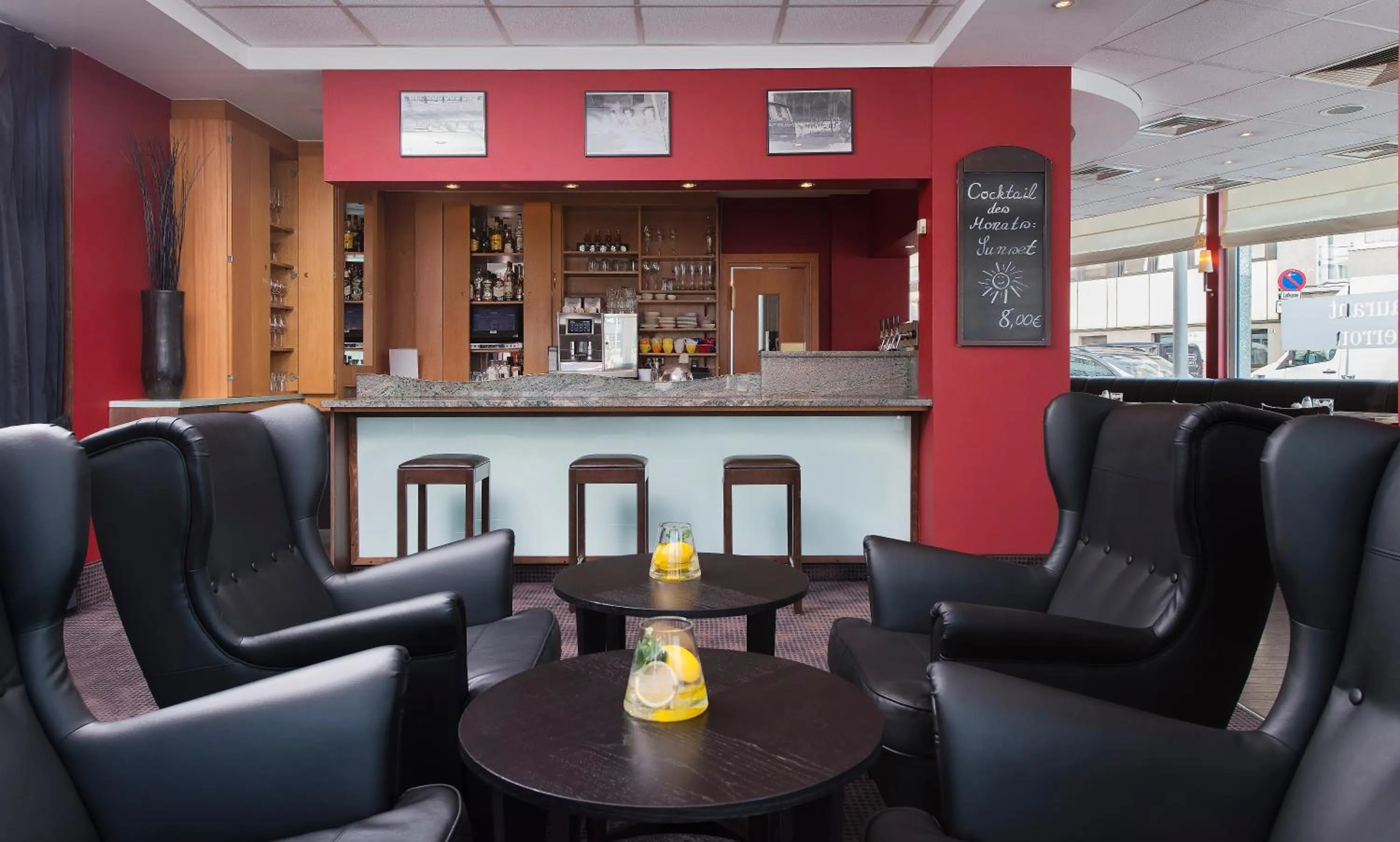 Lounge or bar in Wyndham Köln