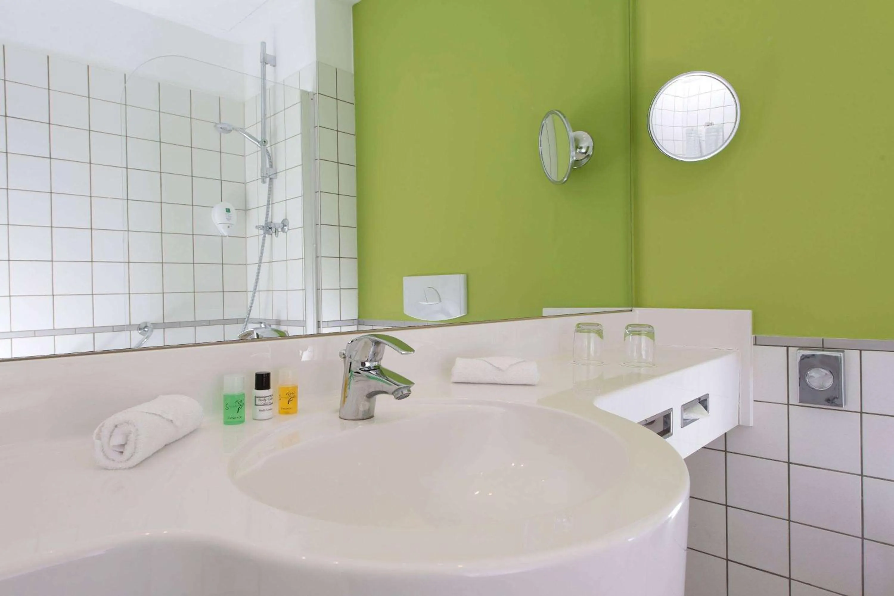 Photo of the whole room in Wyndham Garden Duesseldorf City Centre Koenigsallee