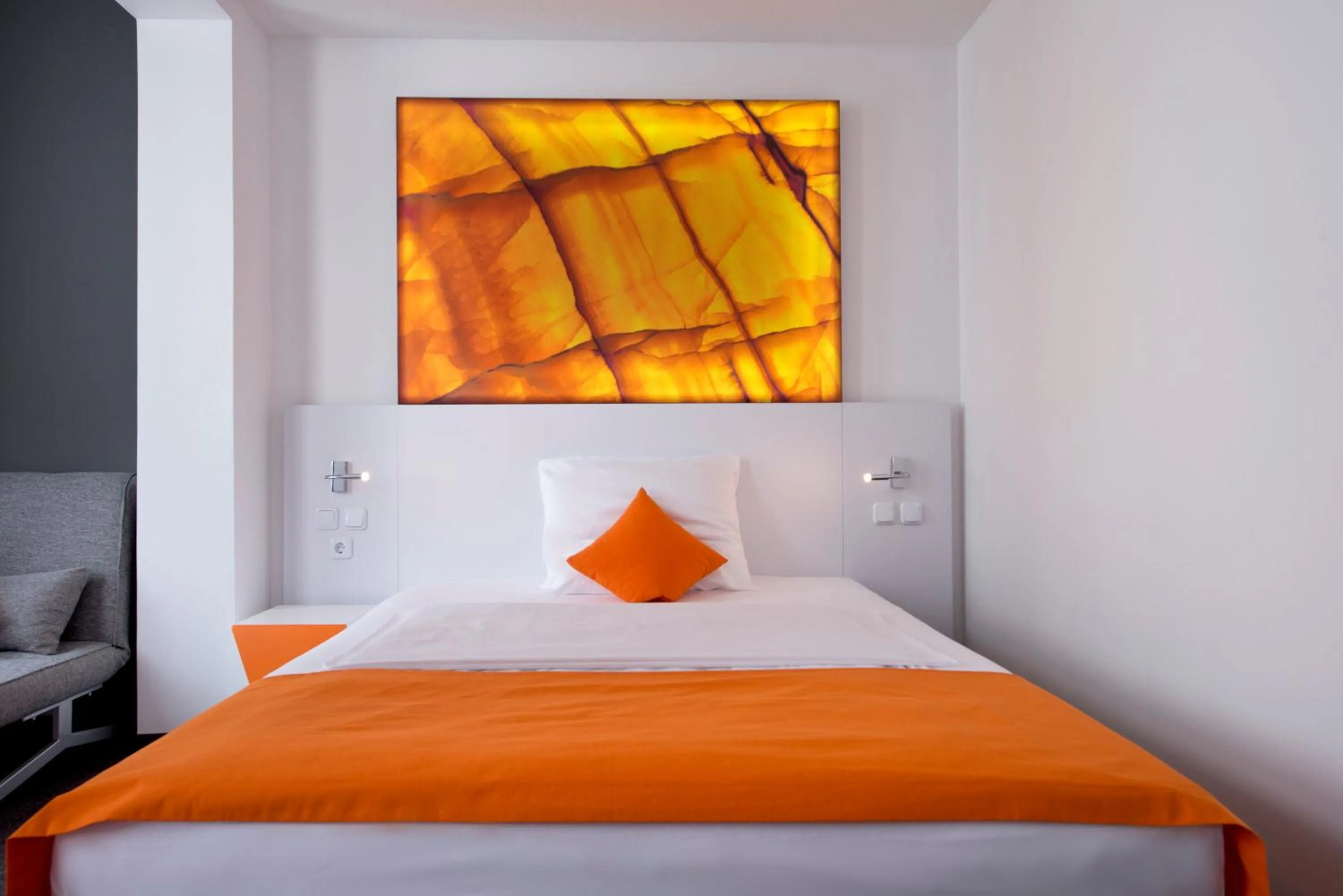 Photo of the whole room, Bed in Wyndham Garden Duesseldorf City Centre Koenigsallee