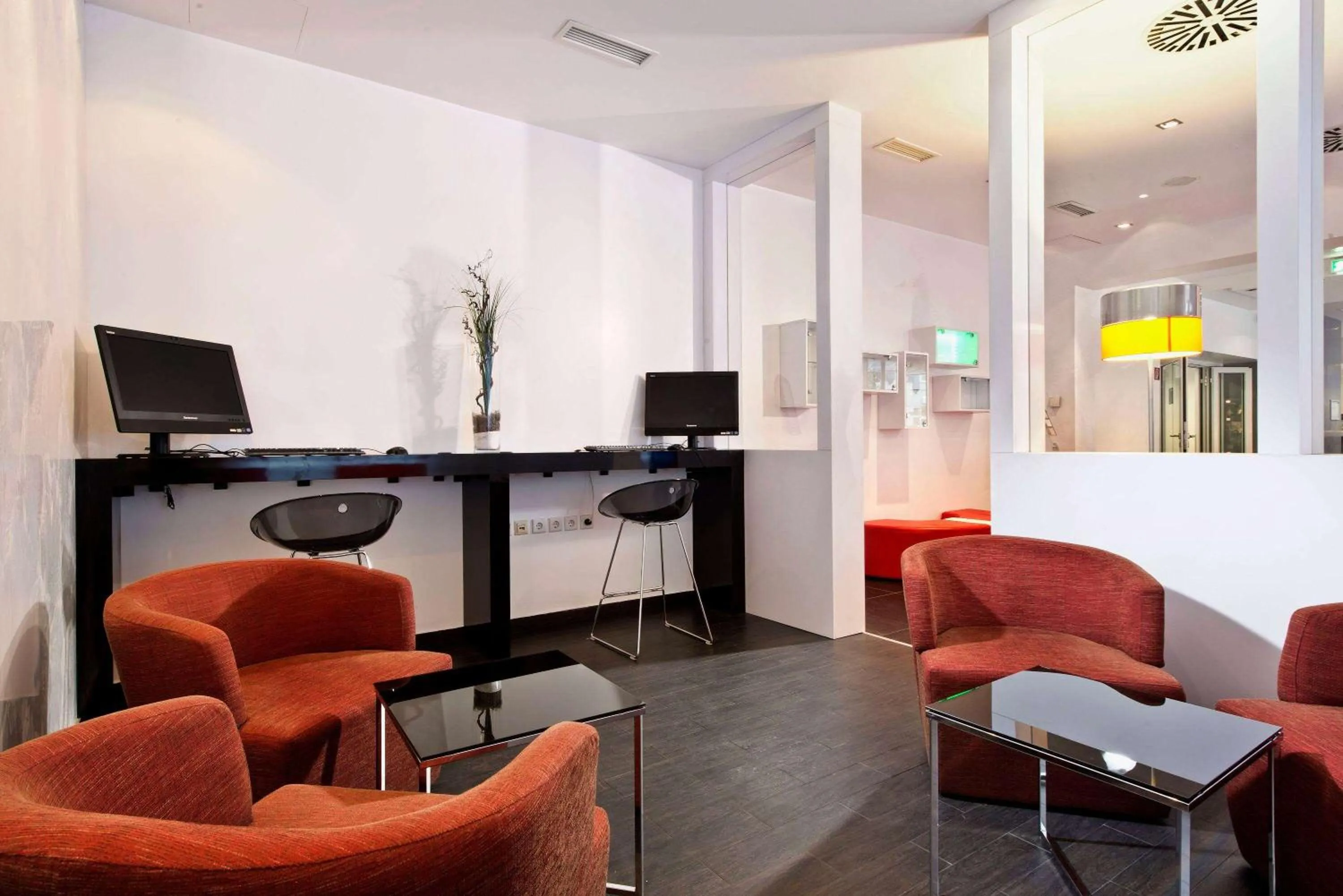 Business facilities in Wyndham Garden Duesseldorf City Centre Koenigsallee