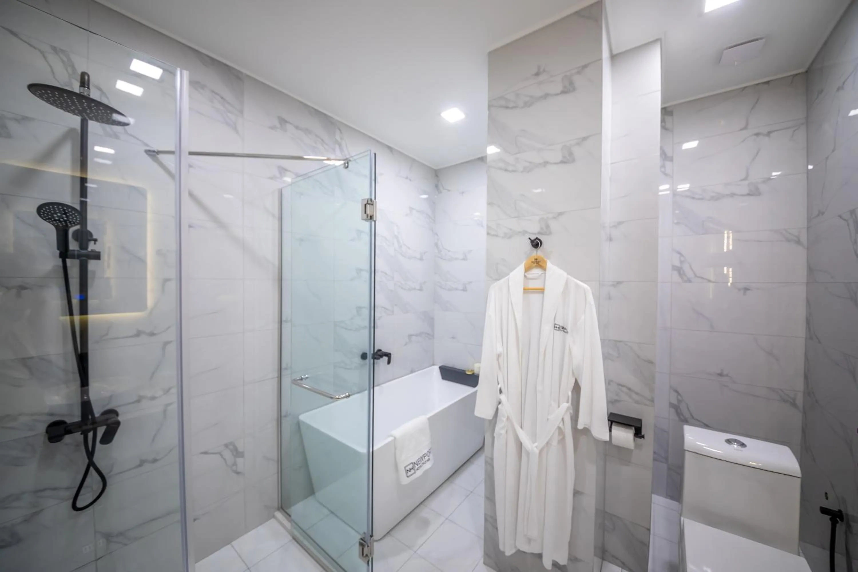 Shower in Newport Hotel Kutaisi