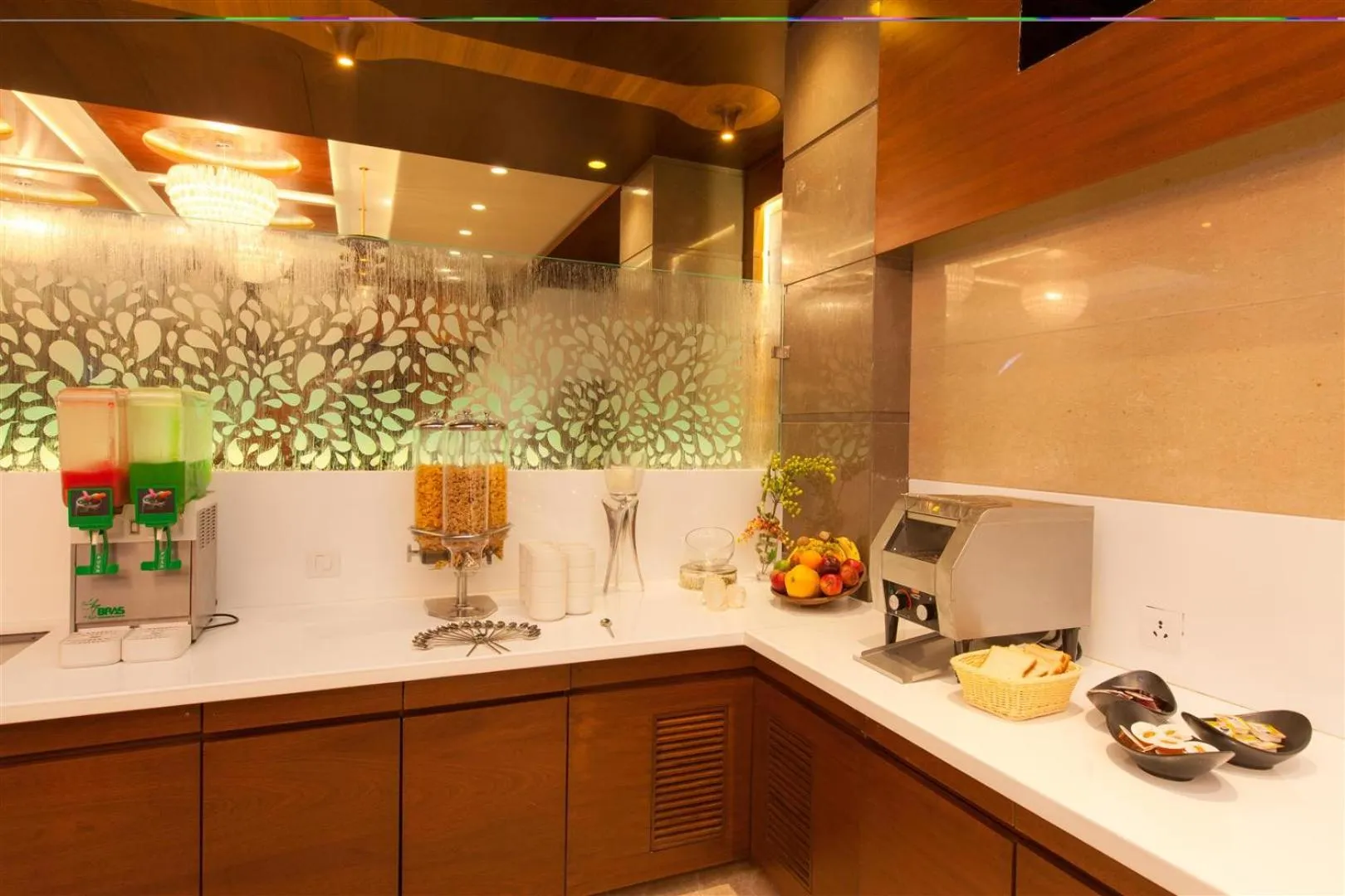 Restaurant/places to eat in Hotel Cosmopolitan