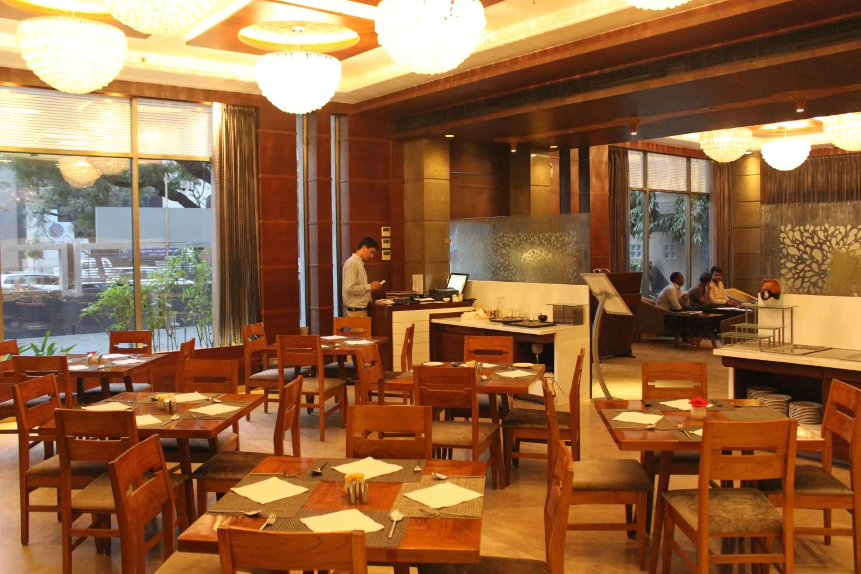 Restaurant/places to eat in Hotel Cosmopolitan