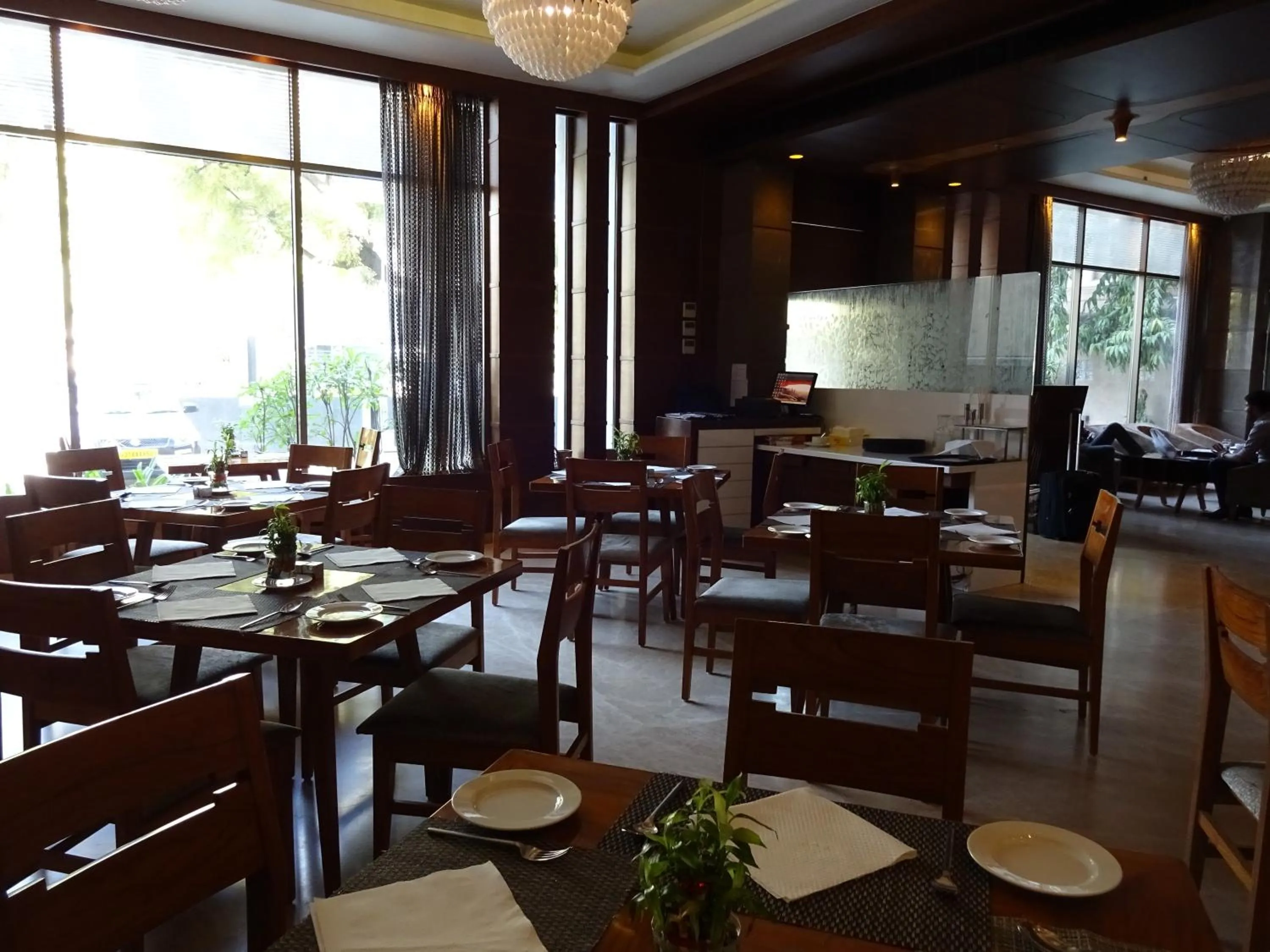 Restaurant/places to eat in Hotel Cosmopolitan