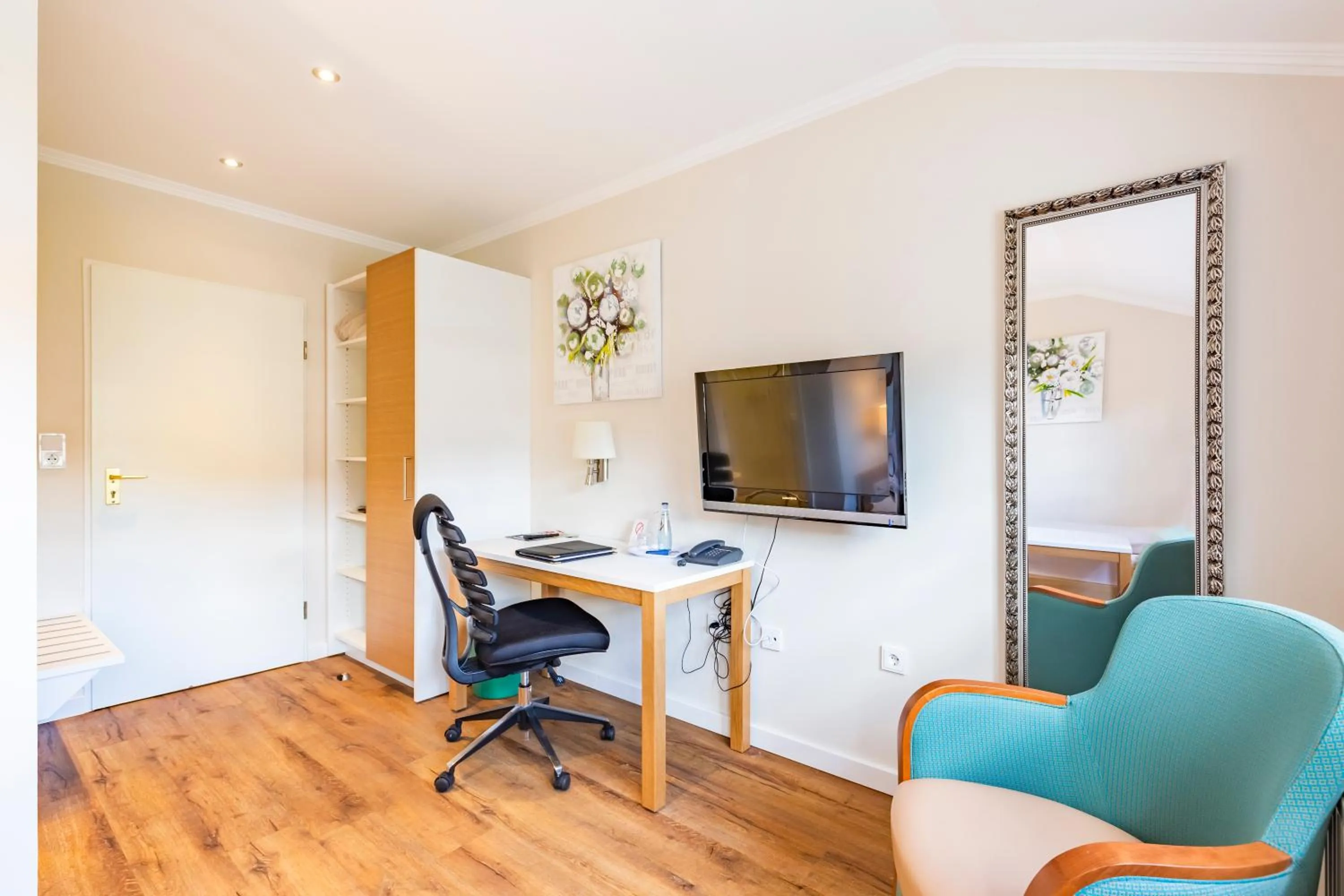 Photo of the whole room in Gut Altona