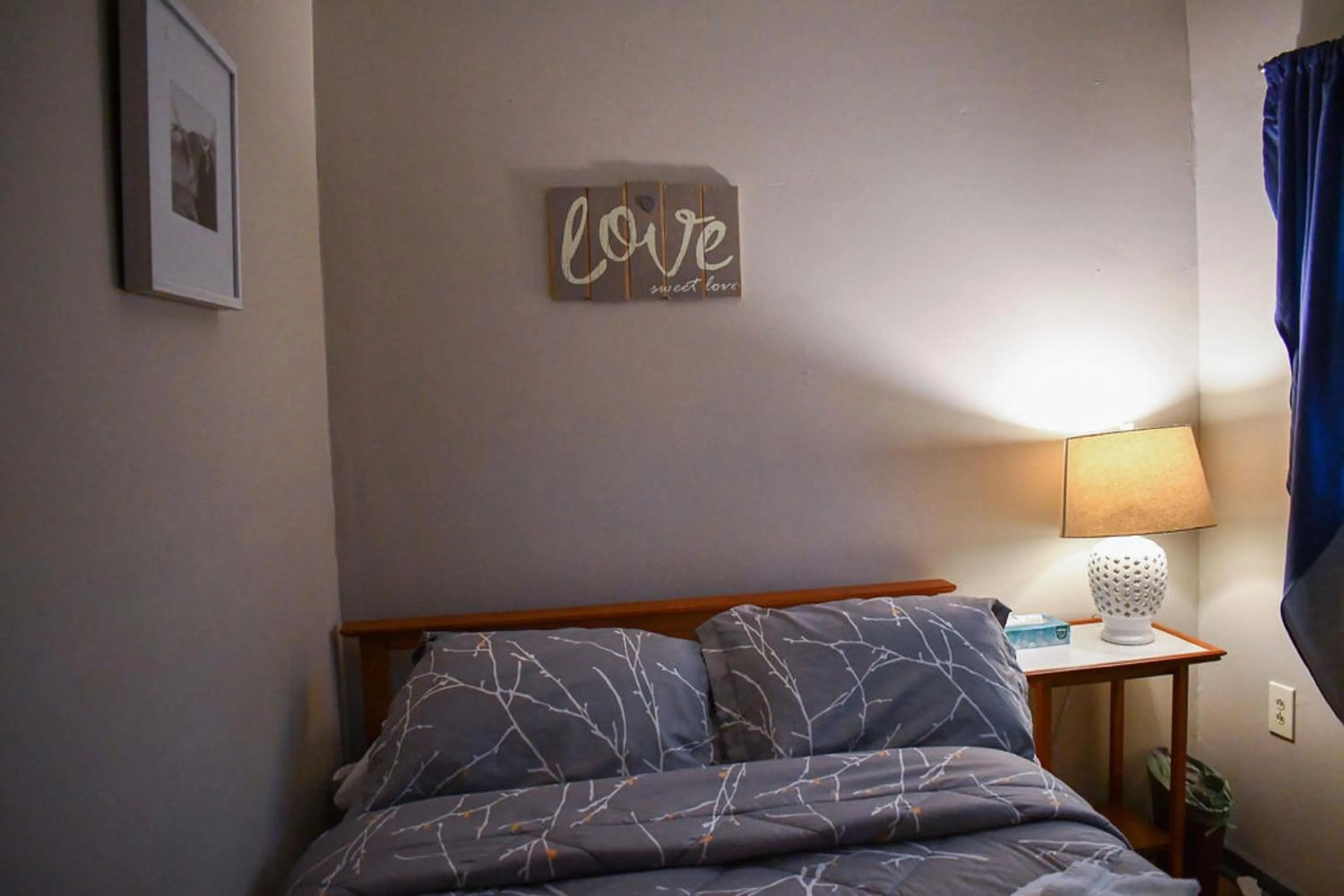 Bedroom, Bed in Brook Road Cabin